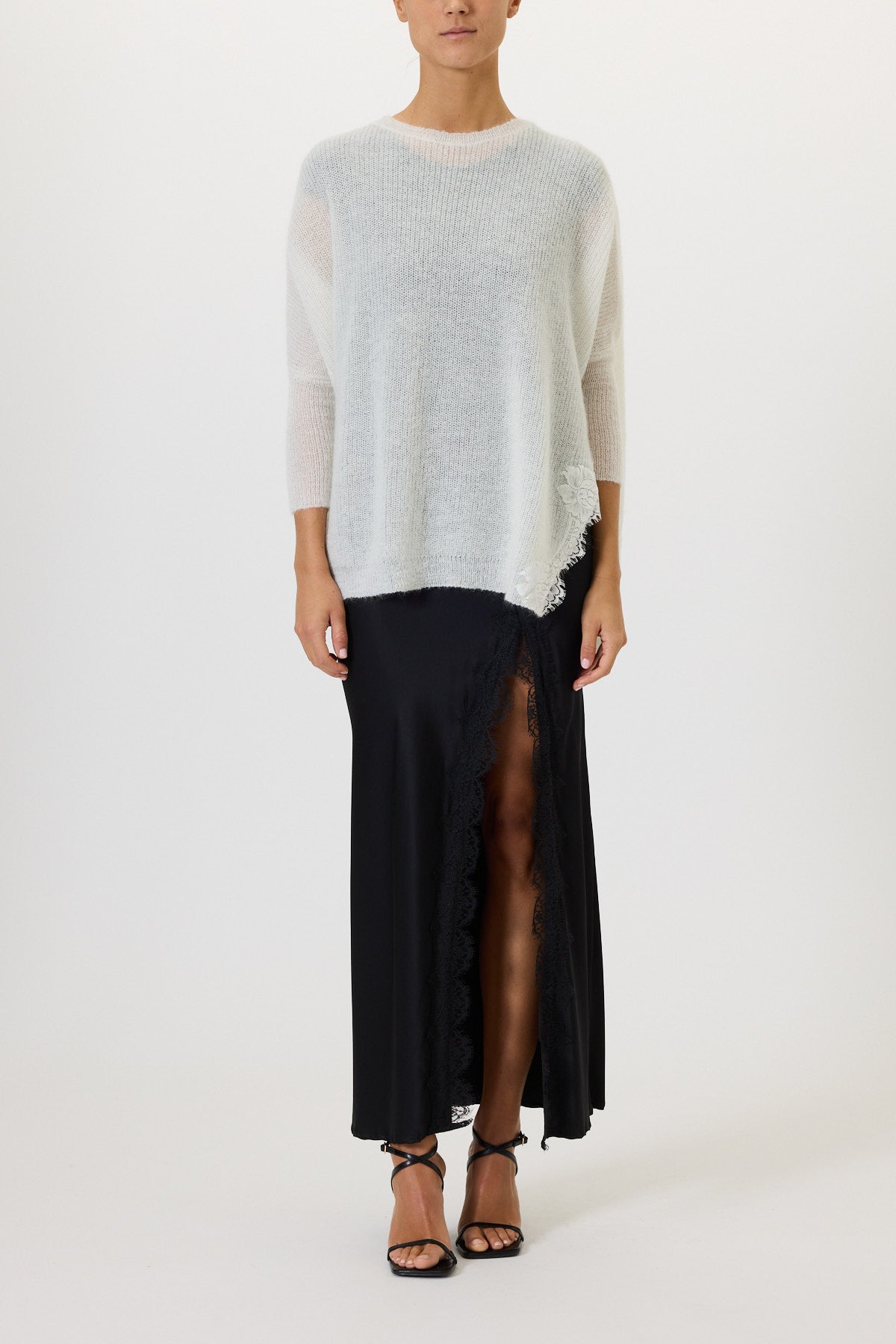 MAGLIA CON SPACCHI E PIZZO