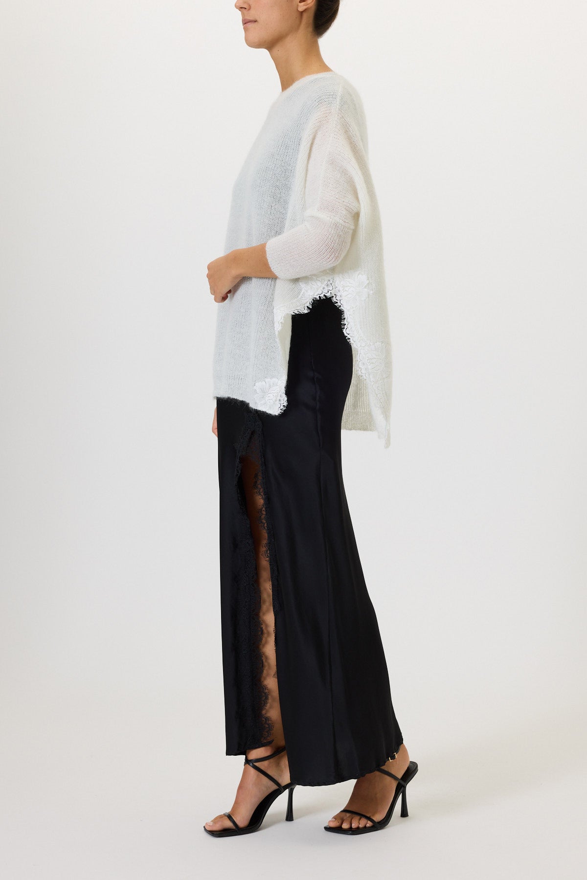 MAGLIA CON SPACCHI E PIZZO