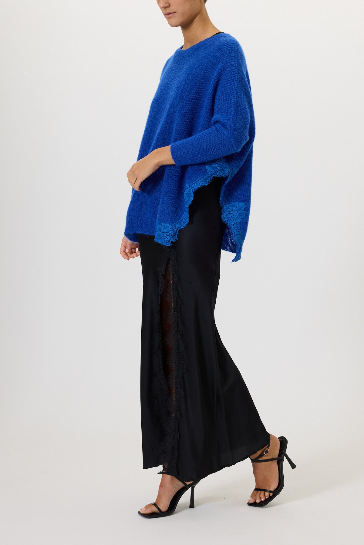 MAGLIA CON SPACCHI E PIZZO