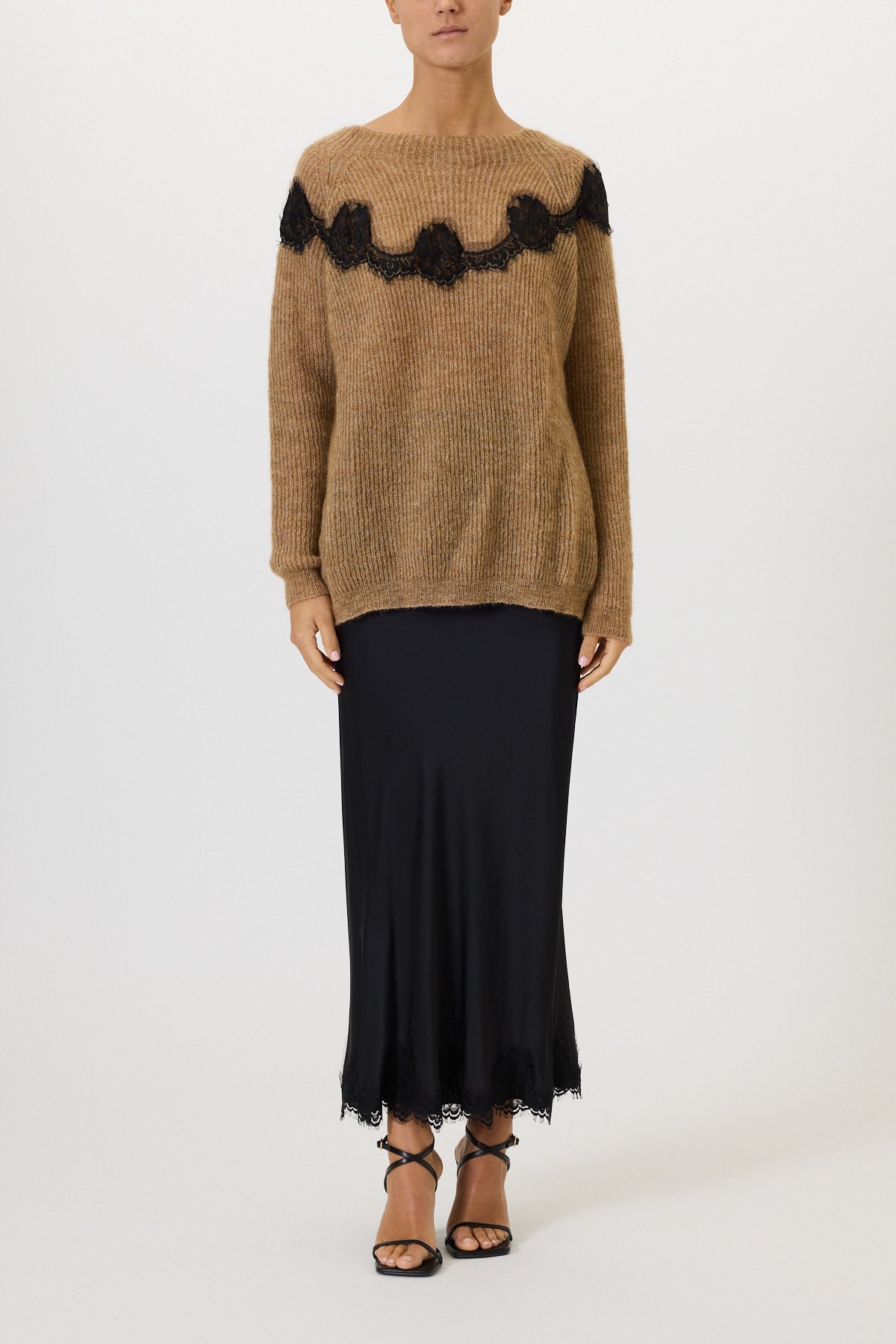 Boat neck sweater with lace