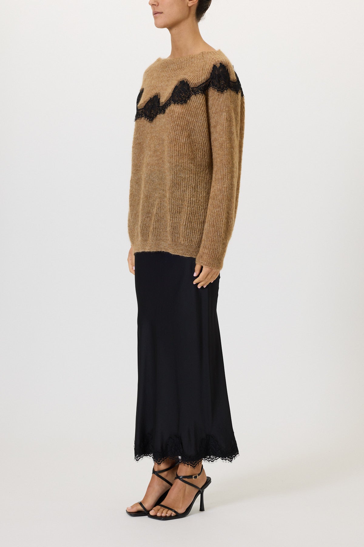 Boat neck sweater with lace