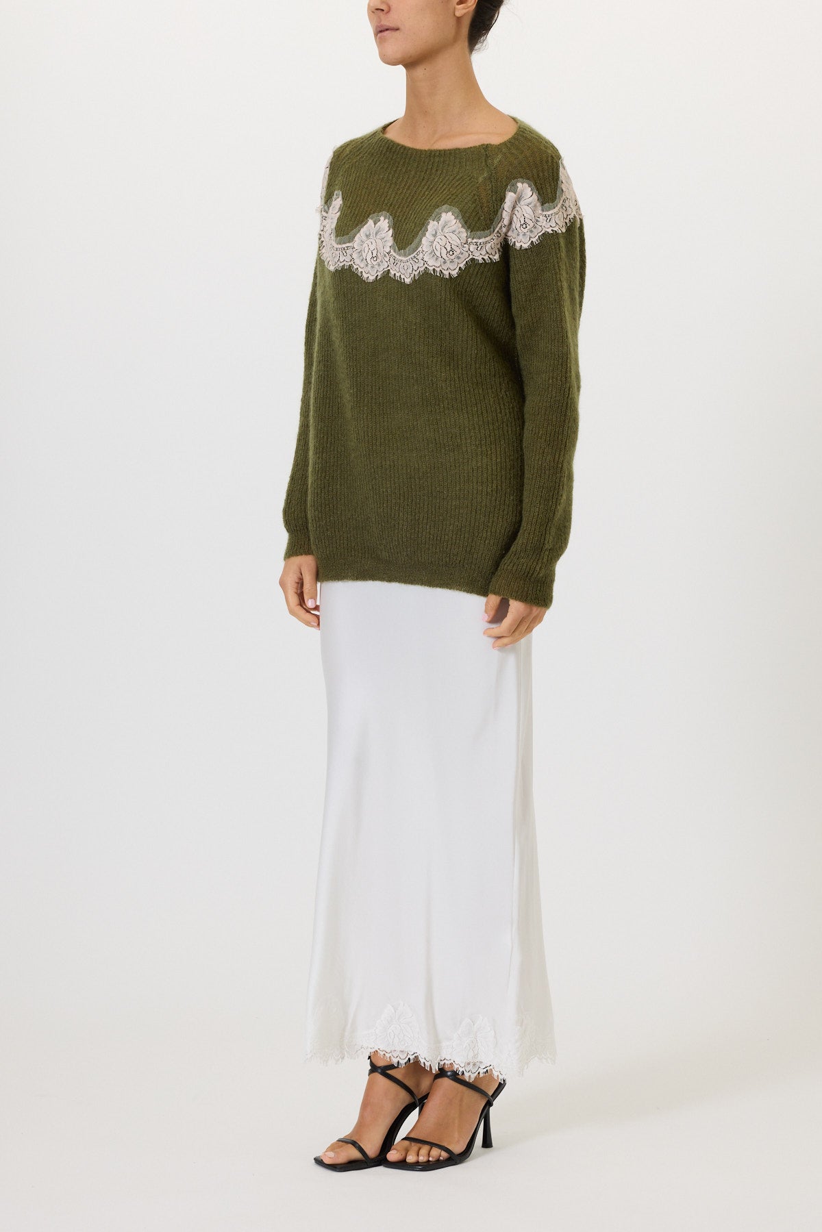 Boat neck sweater with lace