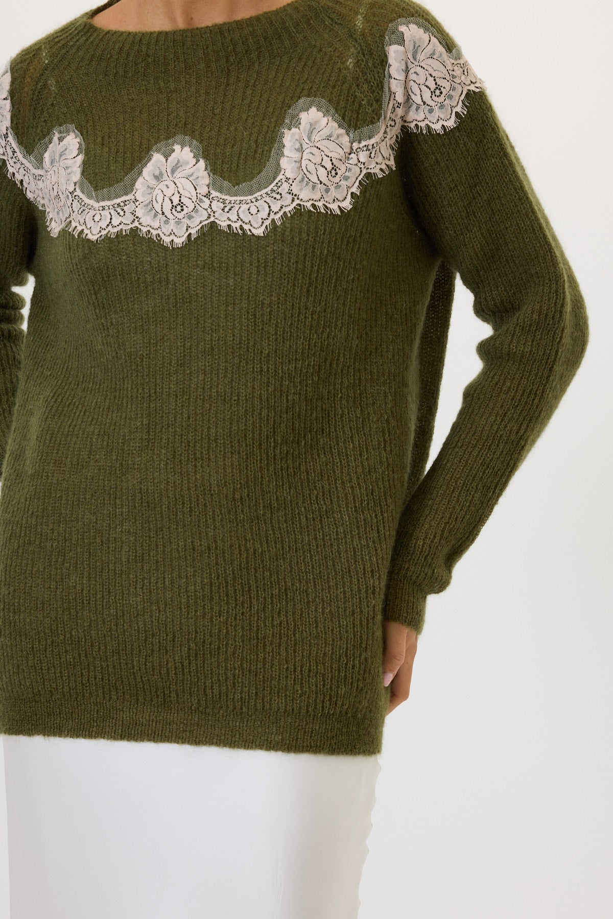 Boat neck sweater with lace