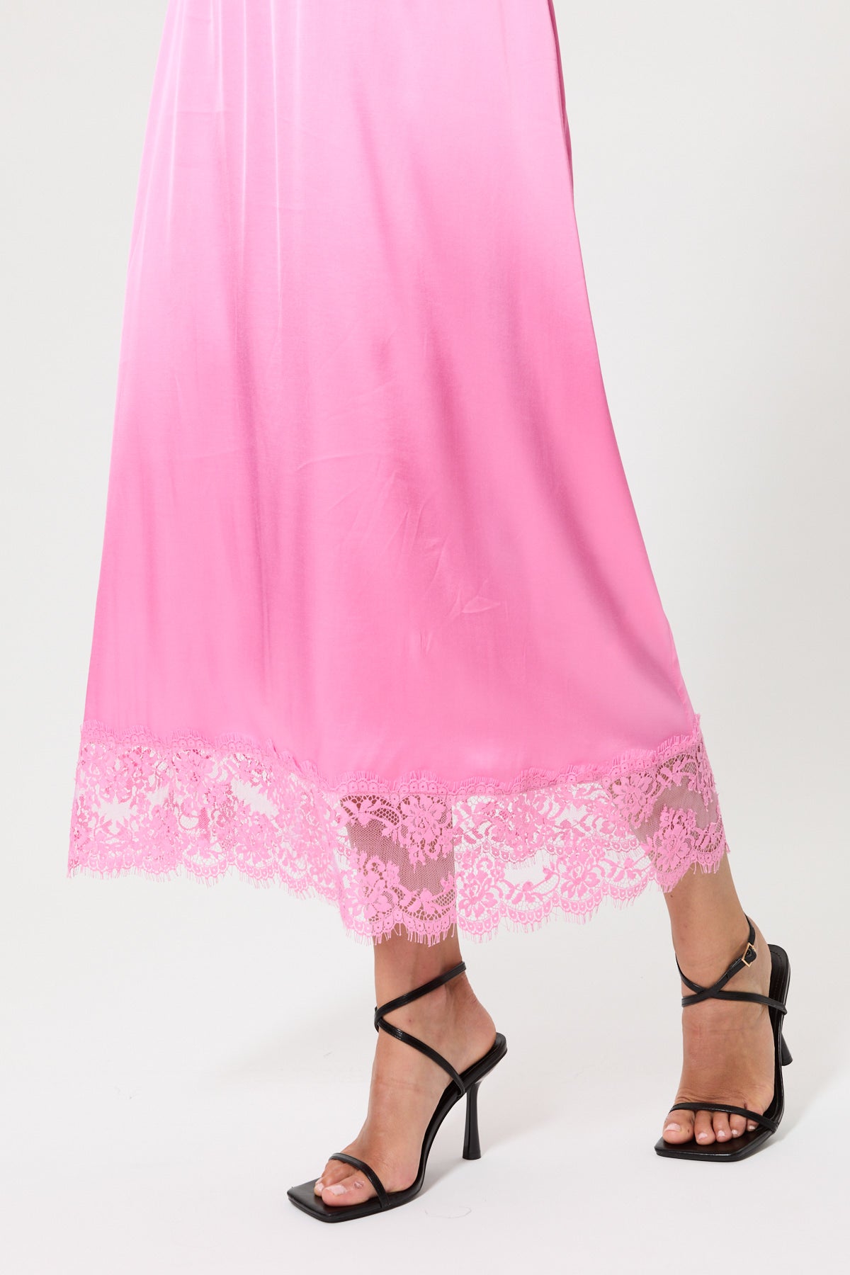 SATIN SKIRT WITH LACE
