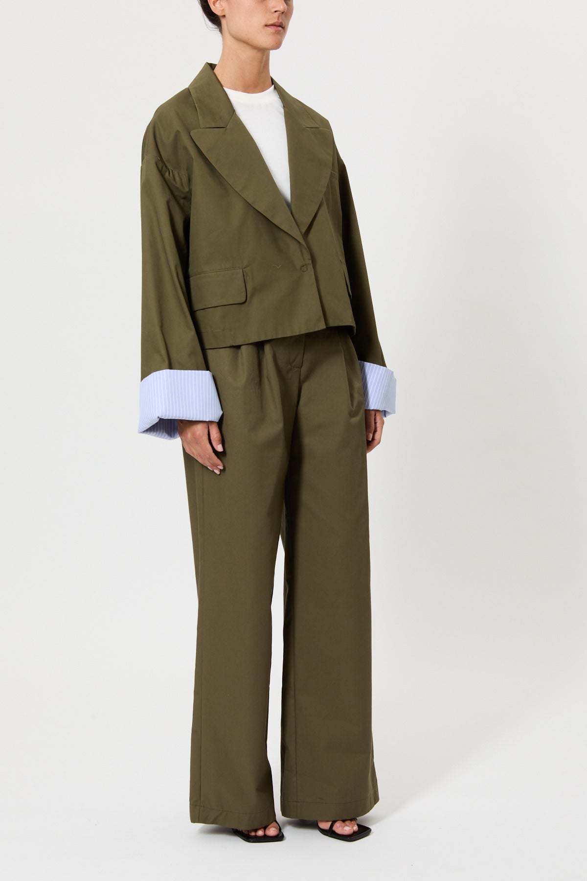 GIACCA IN GABARDINA CON POLSI RIGATI E PLISSET