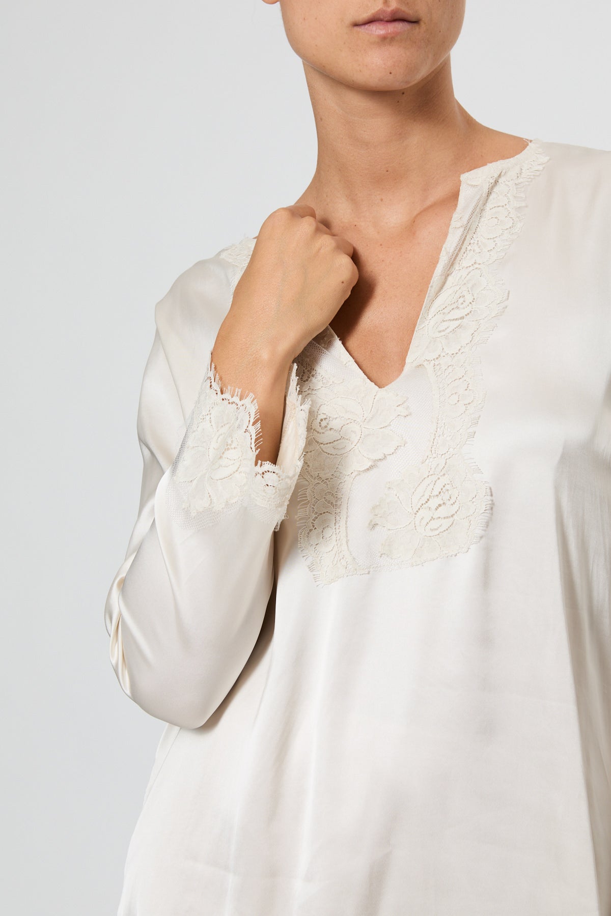 CAMICIA SERAFINO BRUNA CON PIZZO