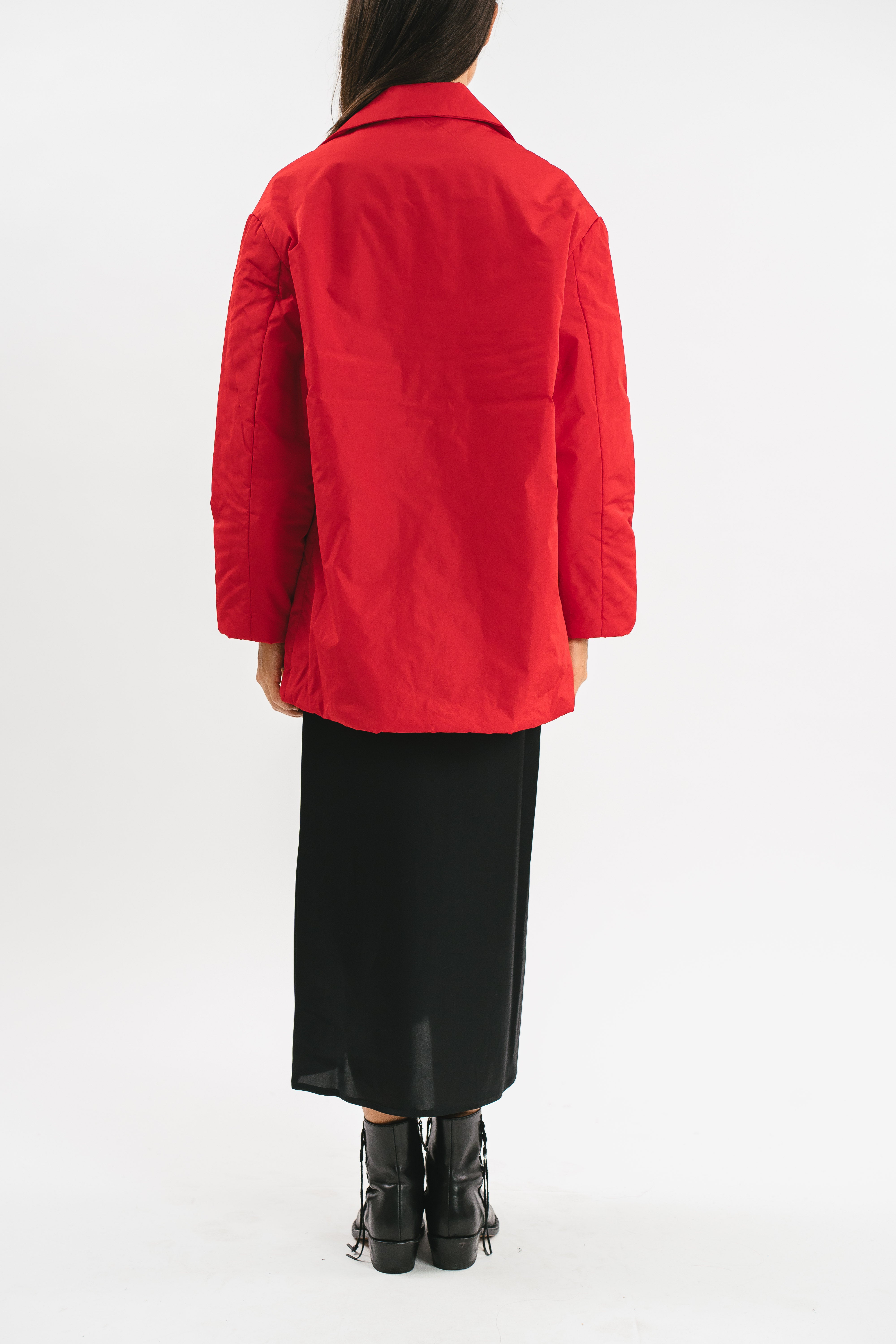 Giacca rosso 100 grammi oversize con bottone gioiello Posteriore