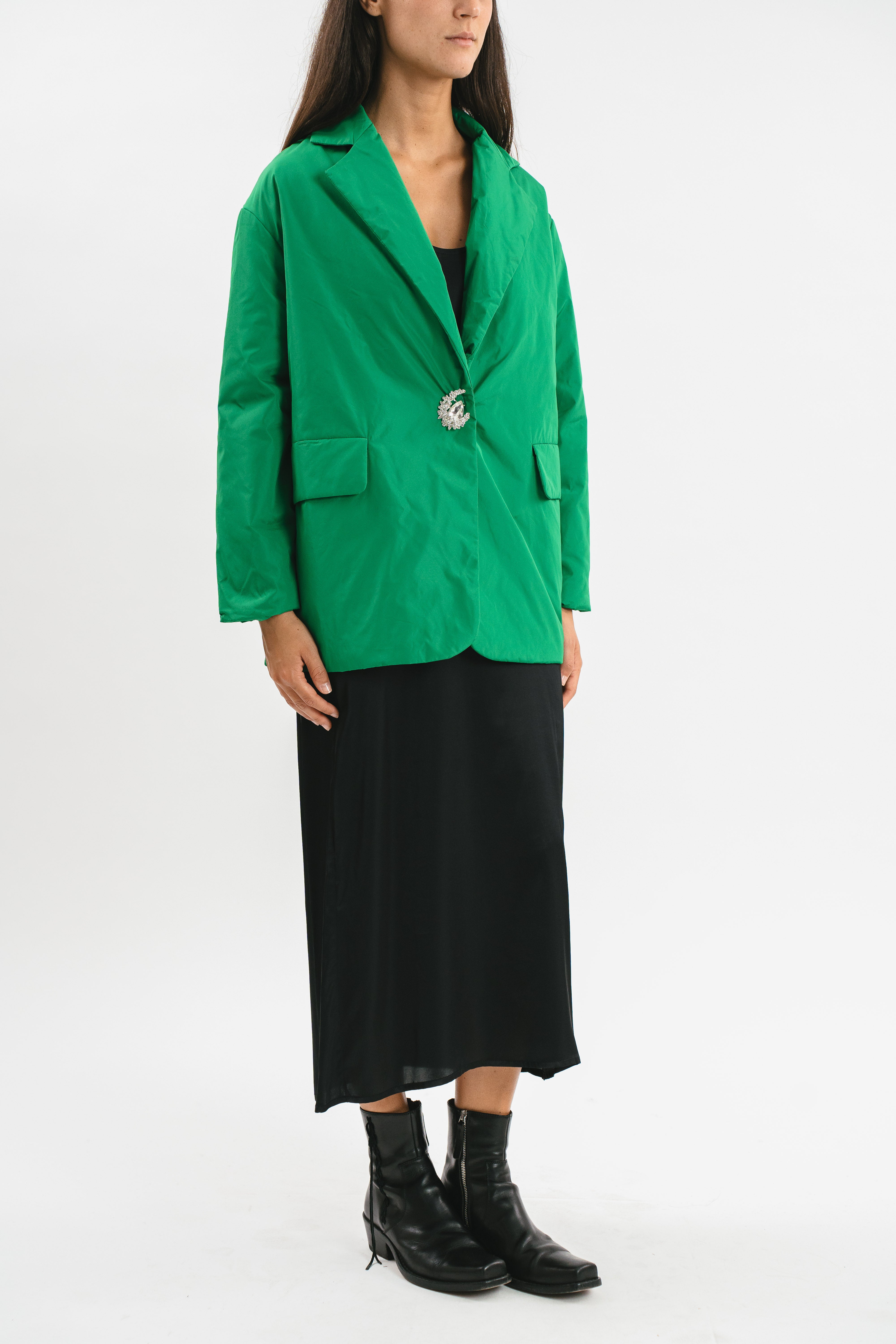 Giacca verde 100 grammi oversize con bottone gioiello Frontale