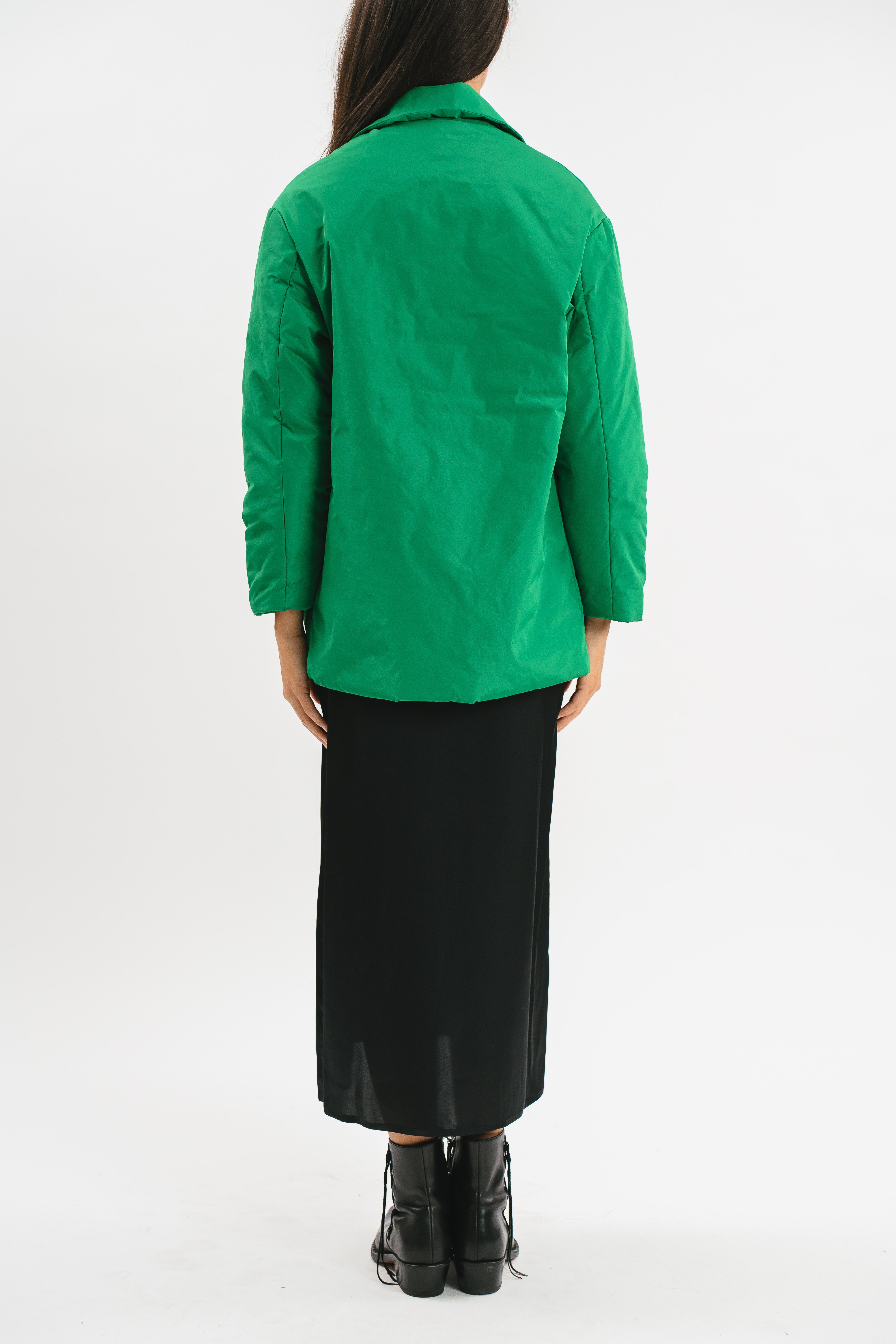 Giacca verde 100 grammi oversize con bottone gioiello Posteriore