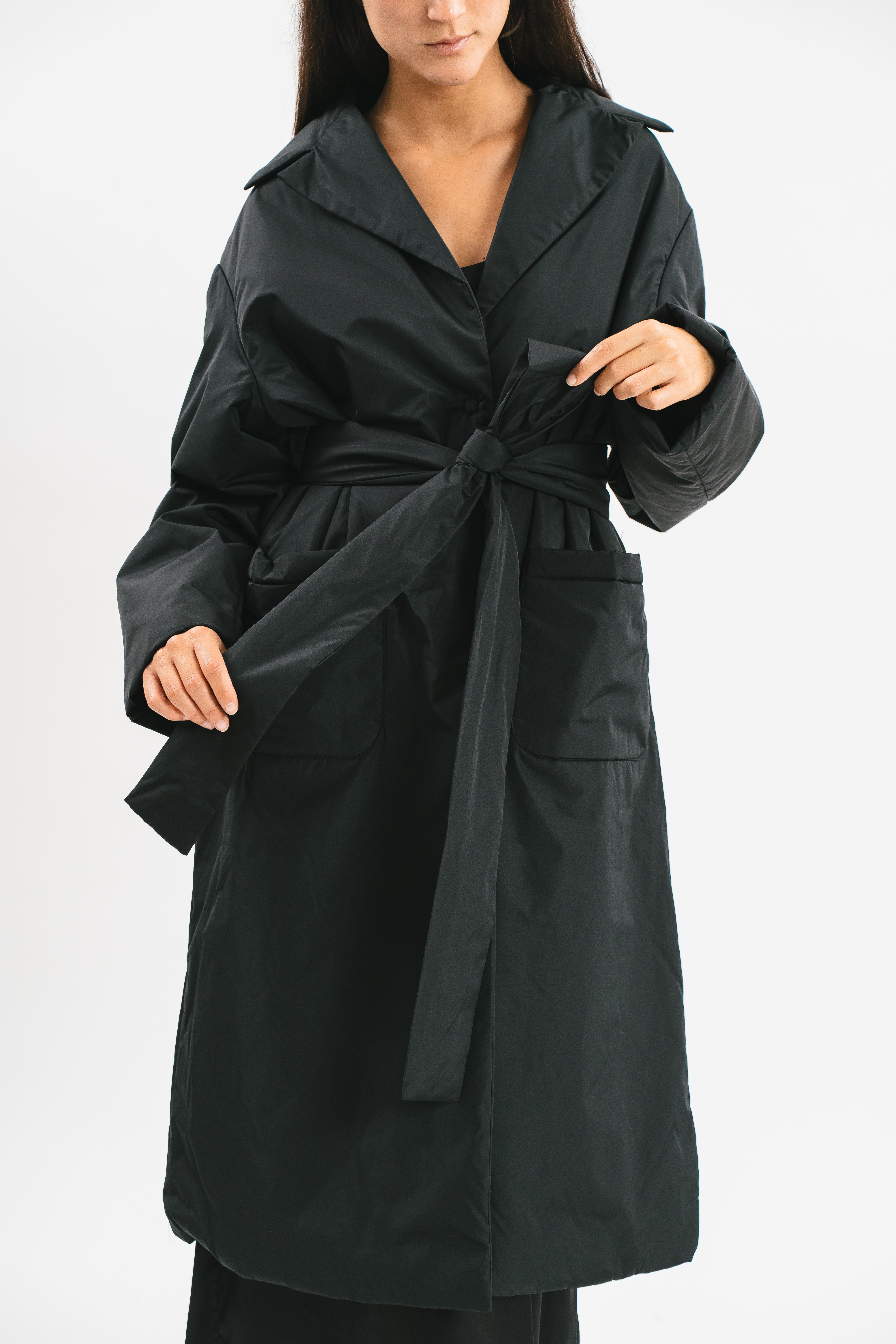 Giacca nera 100 grammi oversize lunga Dettaglio