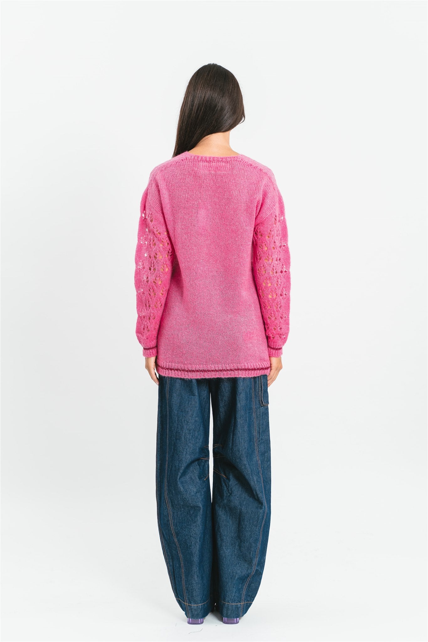 Maglia fucsia scollo a V con maniche traforate Posteriore