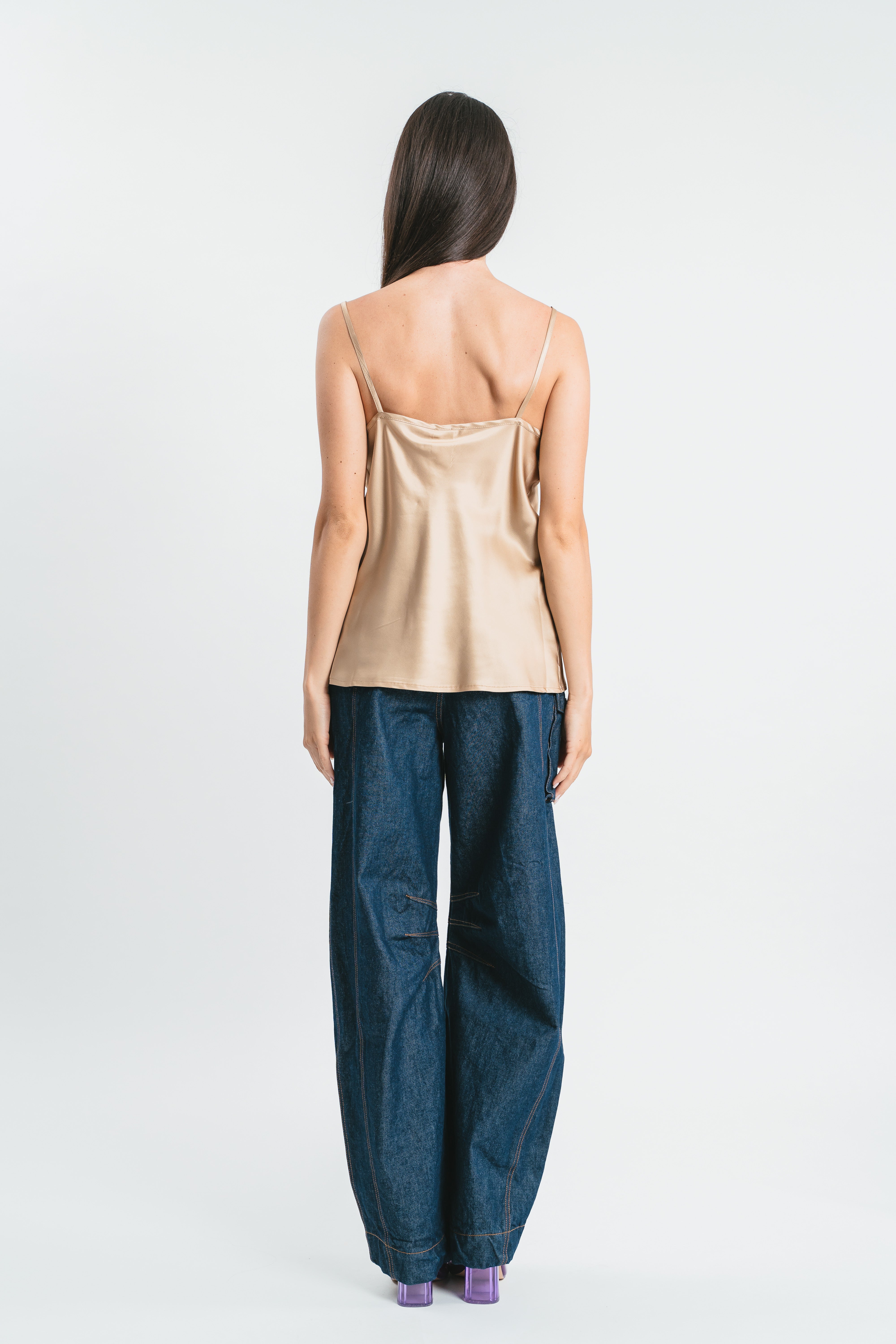 Top cammello scollo a V con dettagli in pizzo Posteriore