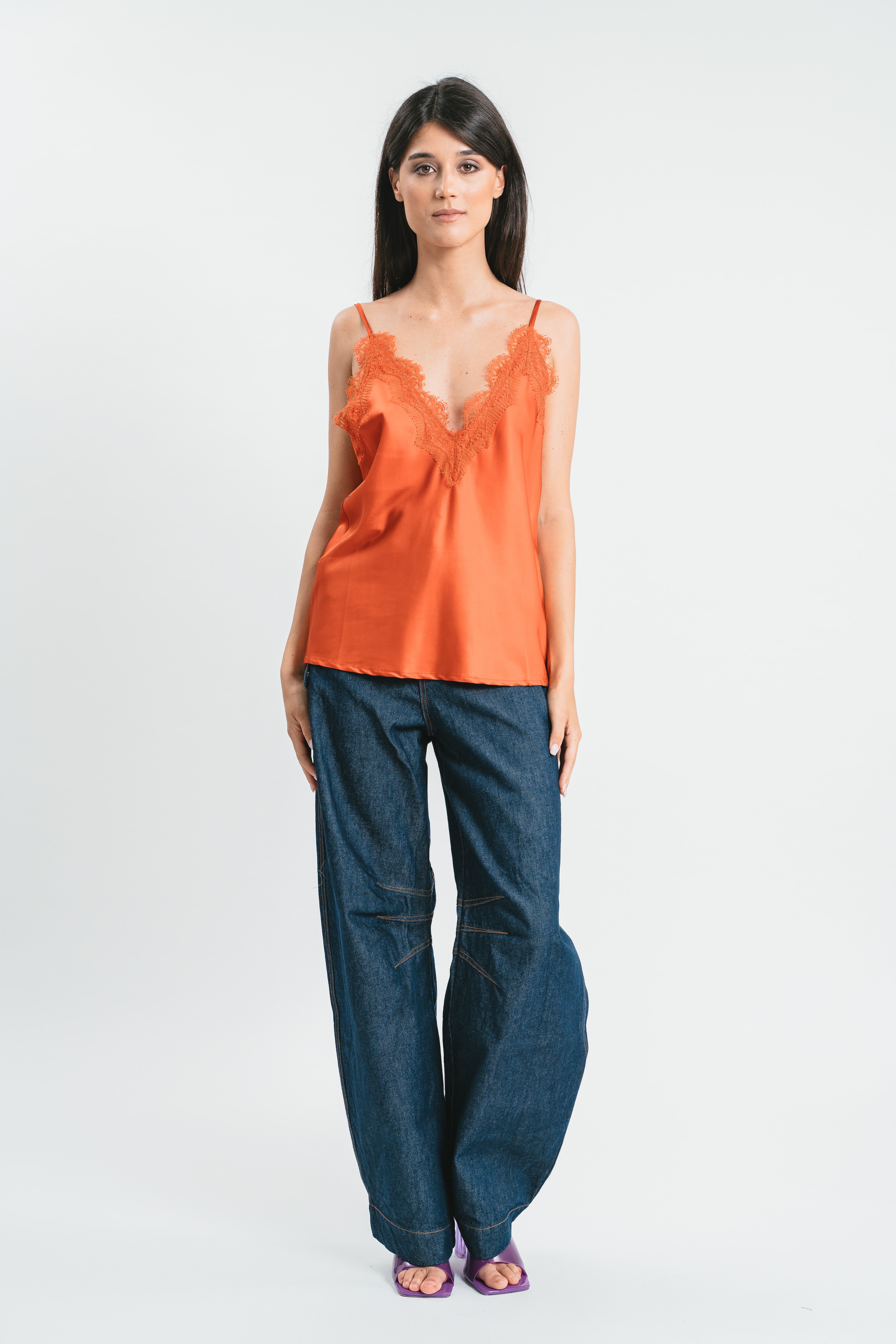 Top ruggine scollo a V con dettagli in pizzo Frontale