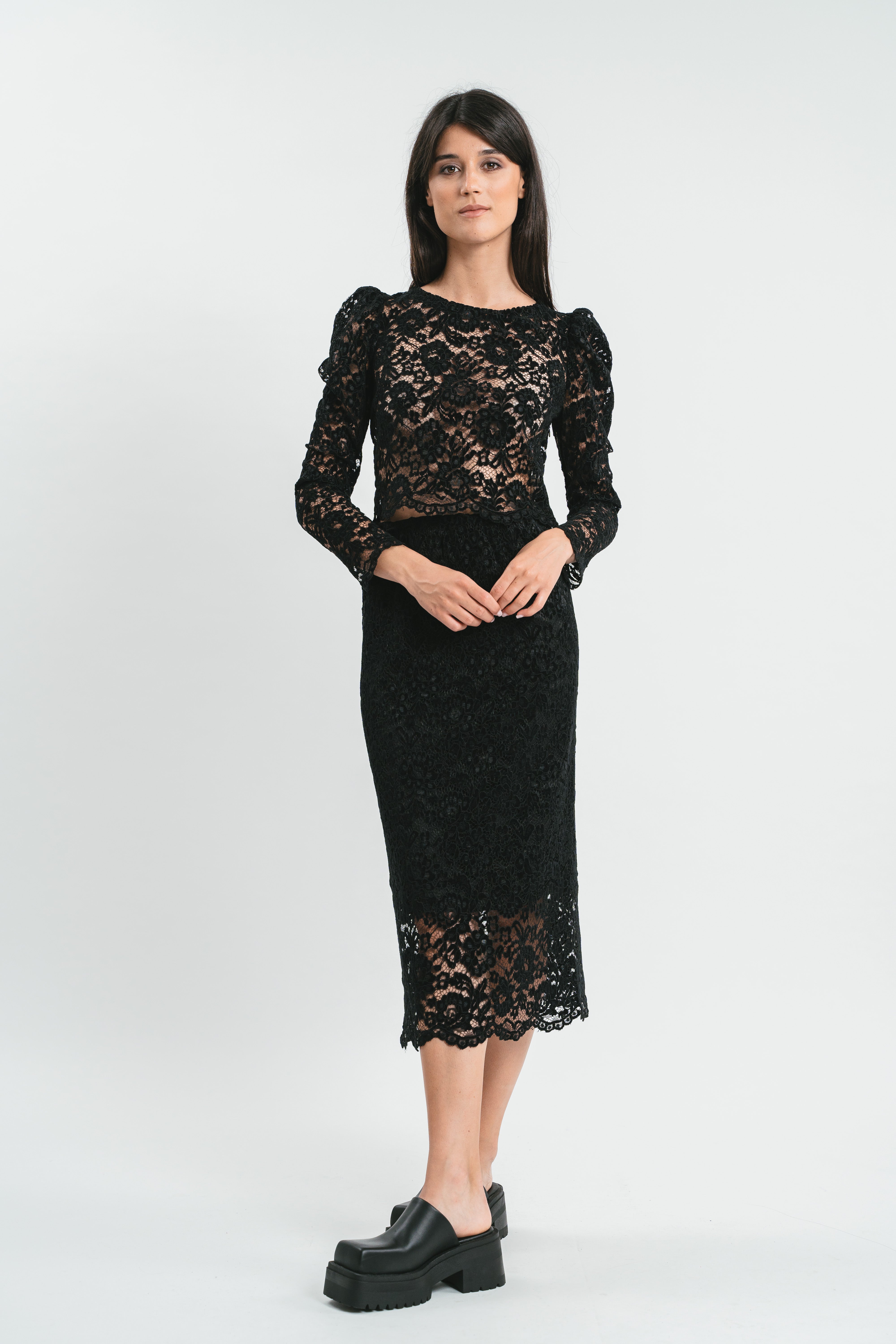 Top nero in pizzo