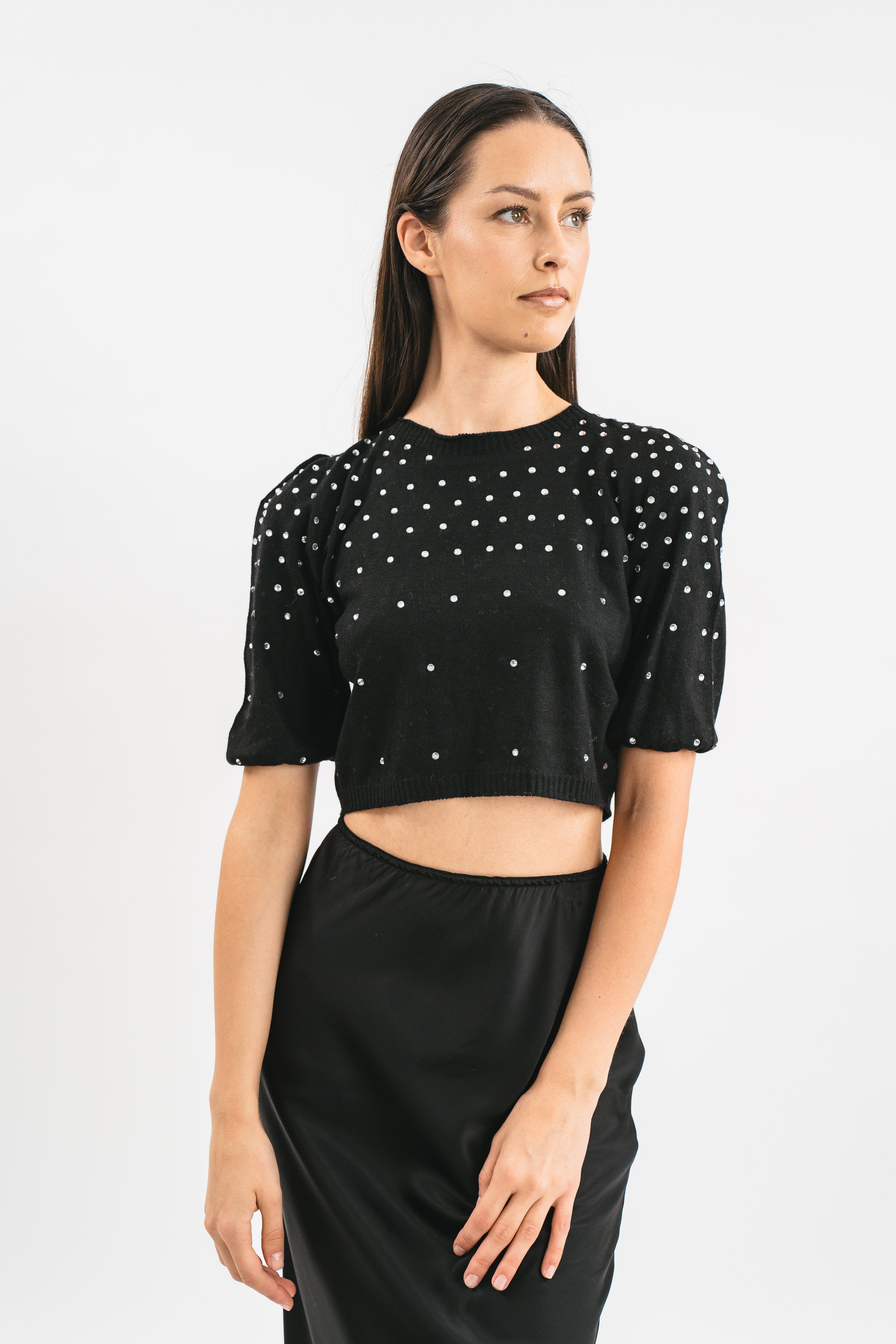 Maglia nera girocollo con strass Dettaglio