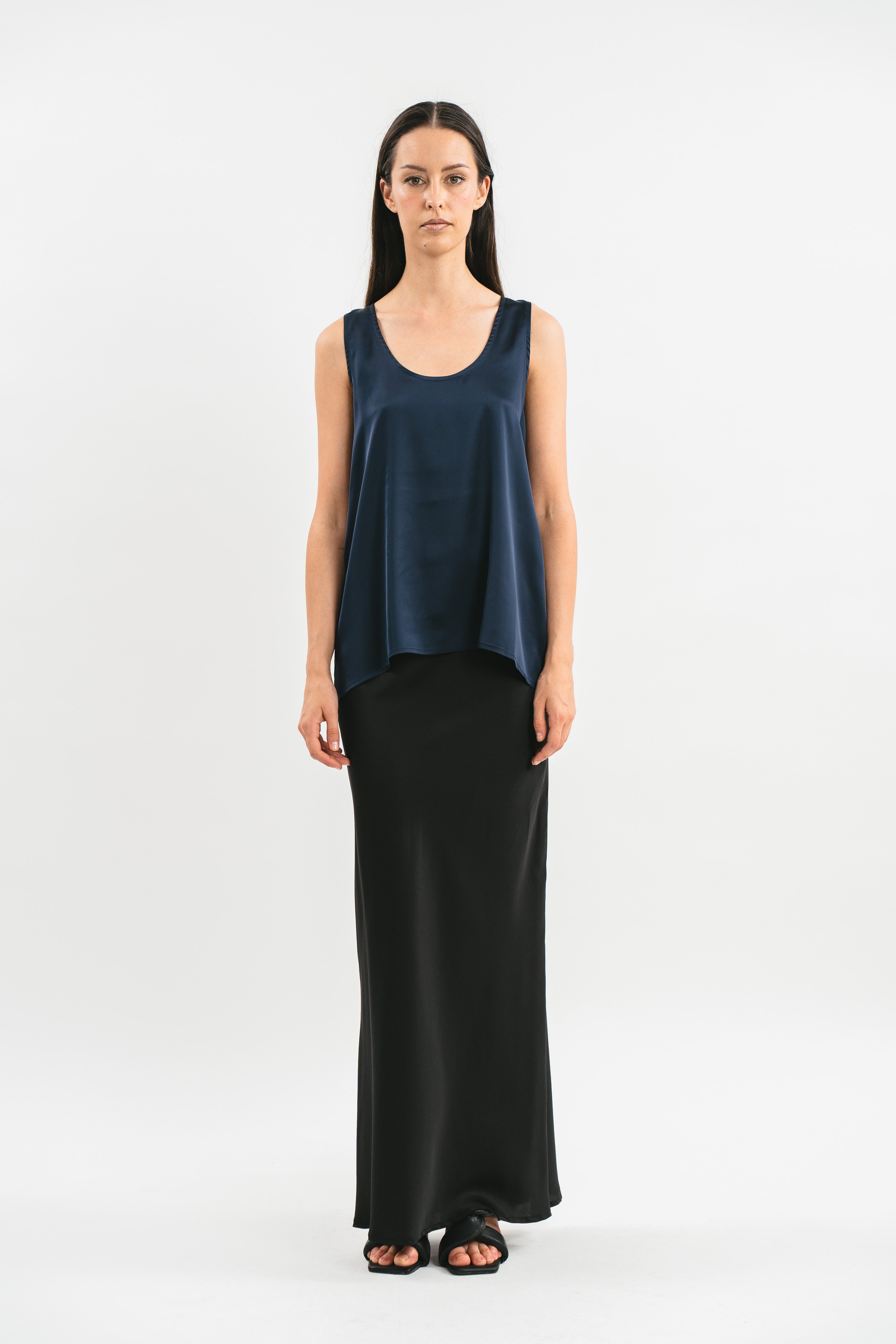 Top blu spalla larga e scollo a V Frontale