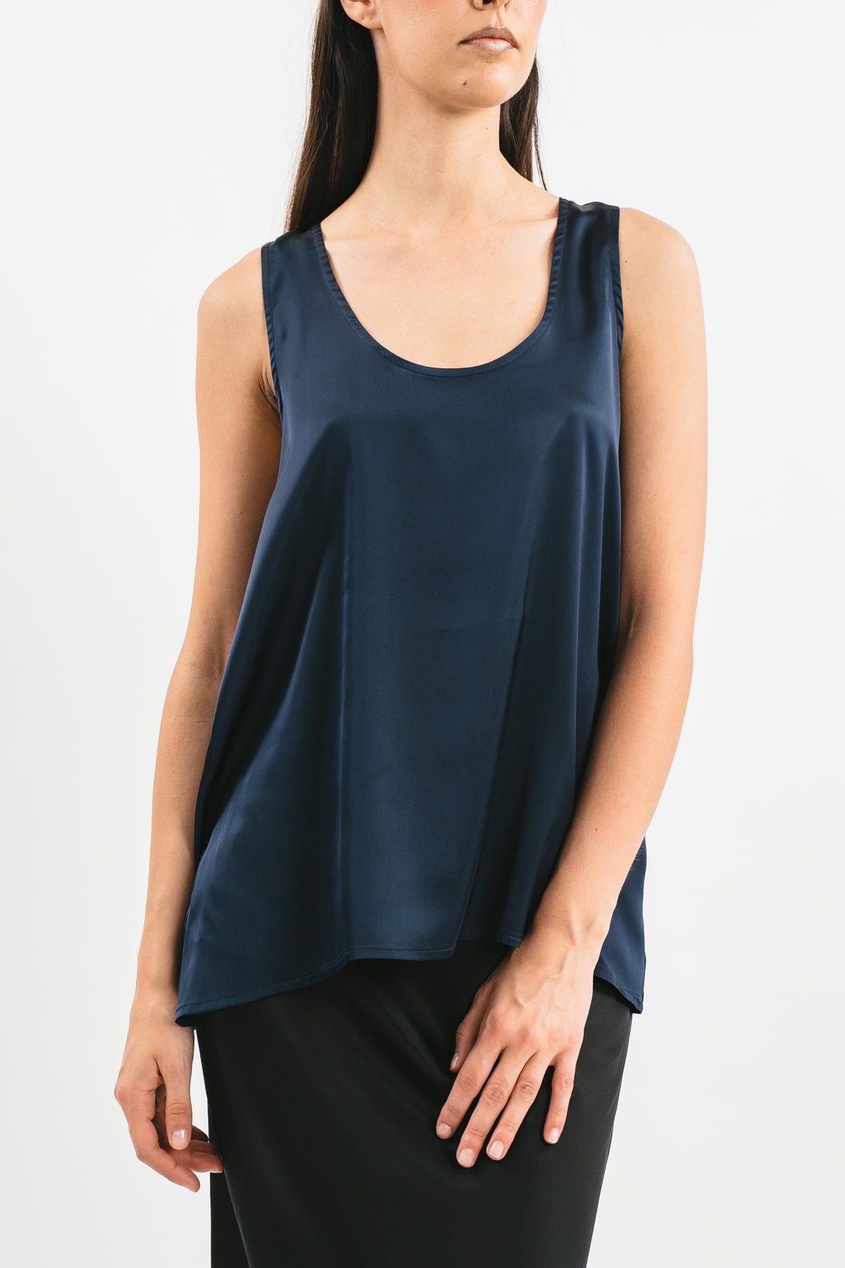 Top blu spalla larga e scollo a V Dettaglio