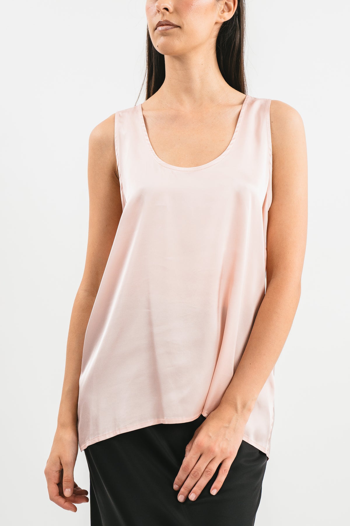 Top rosa spalla larga e scollo a V Dettaglio