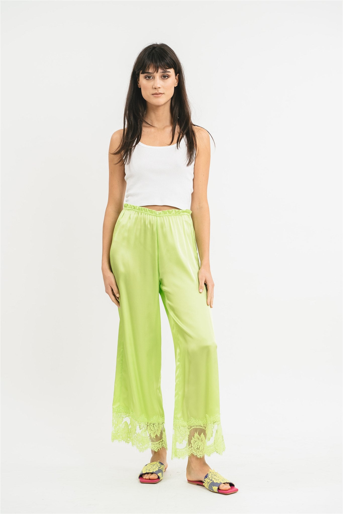 Pantalone verde fluo longuette in viscosa satin elasticizzata e pregiato pizzo francese Frontale