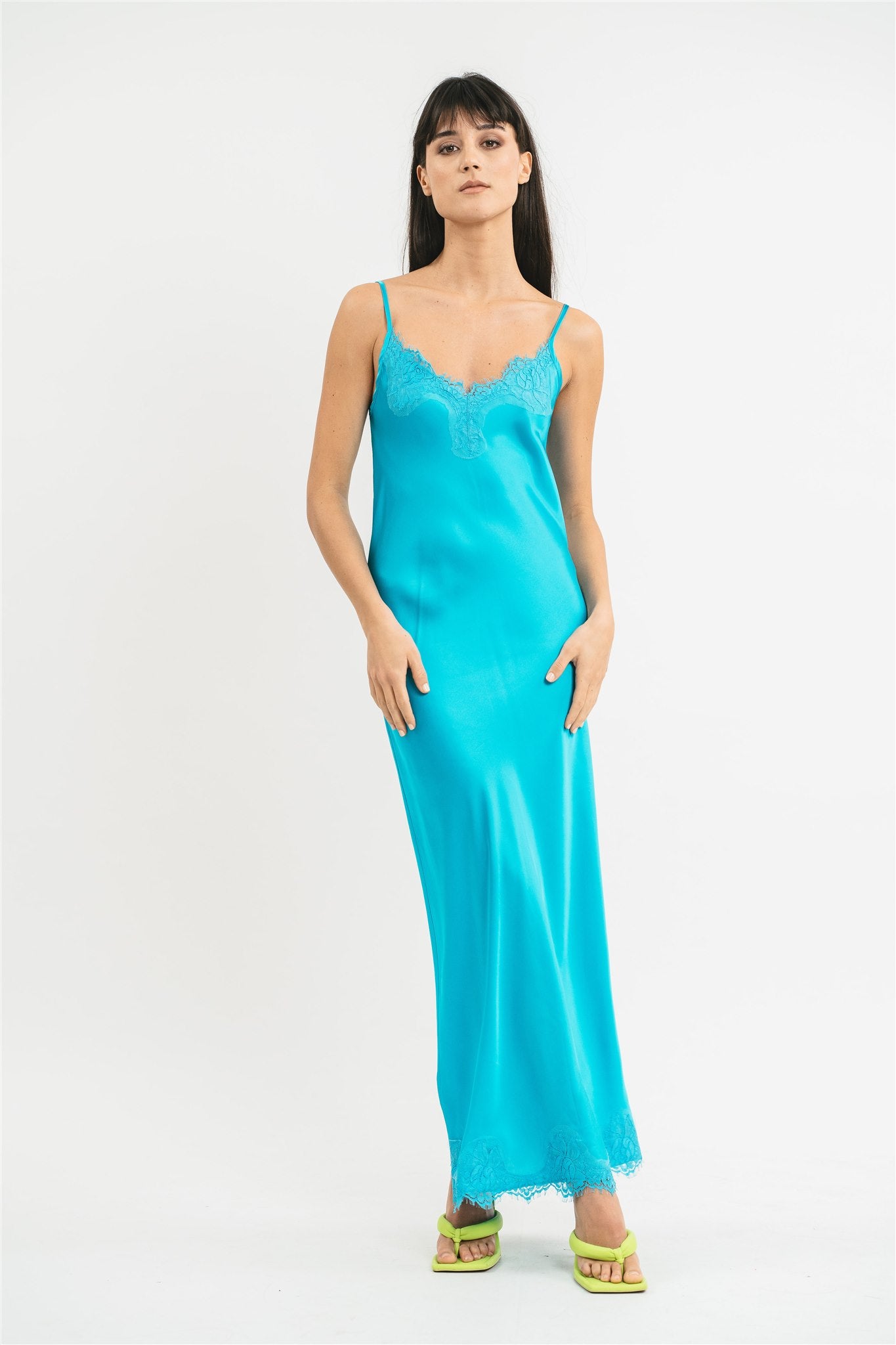 Slip Dress royal blu in viscosa satin elasticizzata con rifiniture in pregiato pizzo francese Frontale