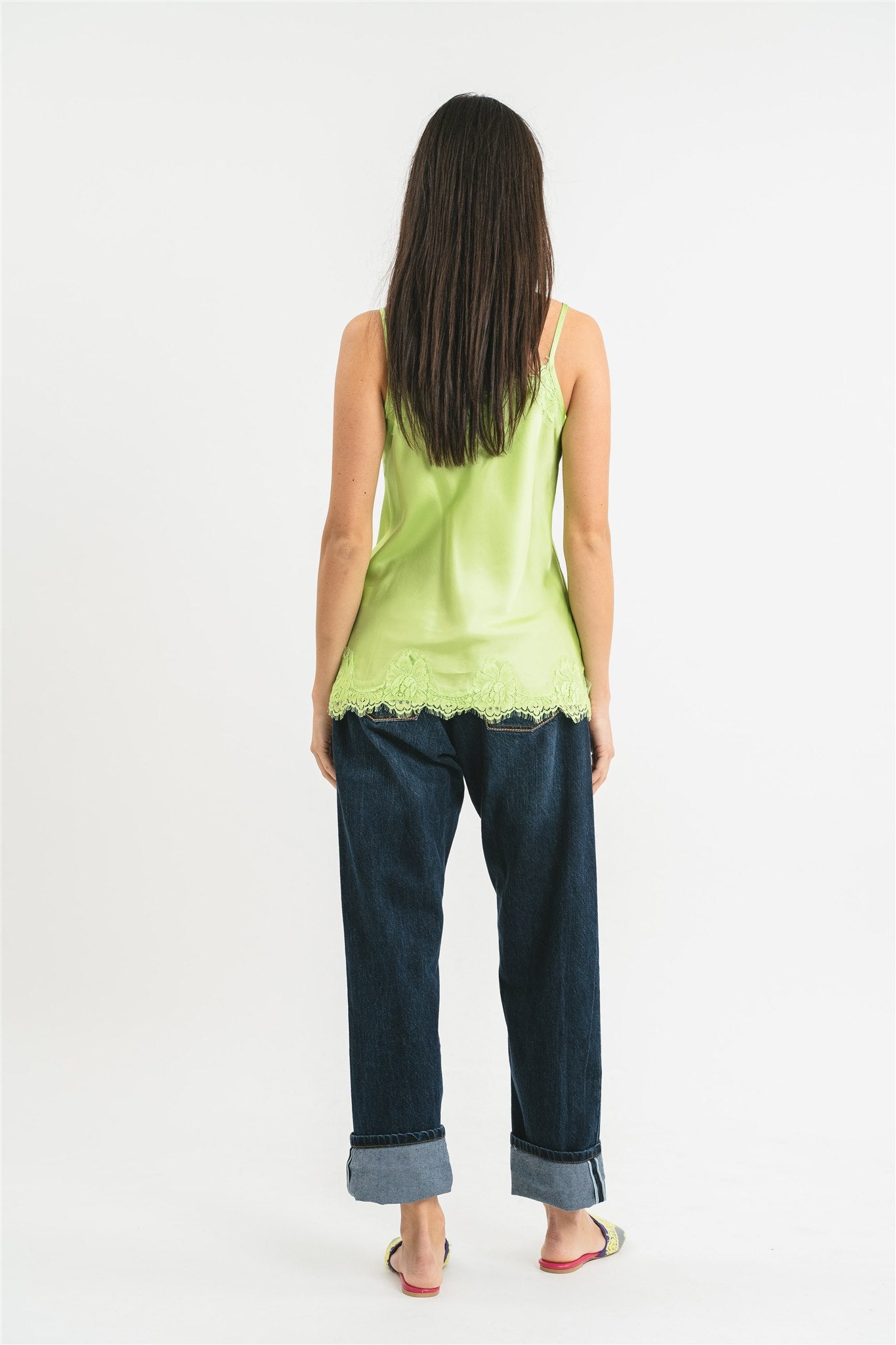 Top verde fluo in viscosa satin elasticizzata con rifiniture in pregiato pizzo francese Posteriore
