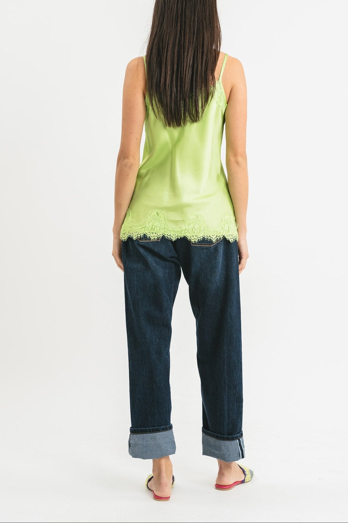 Top verde fluo in viscosa satin elasticizzata con rifiniture in pregiato pizzo francese Posteriore