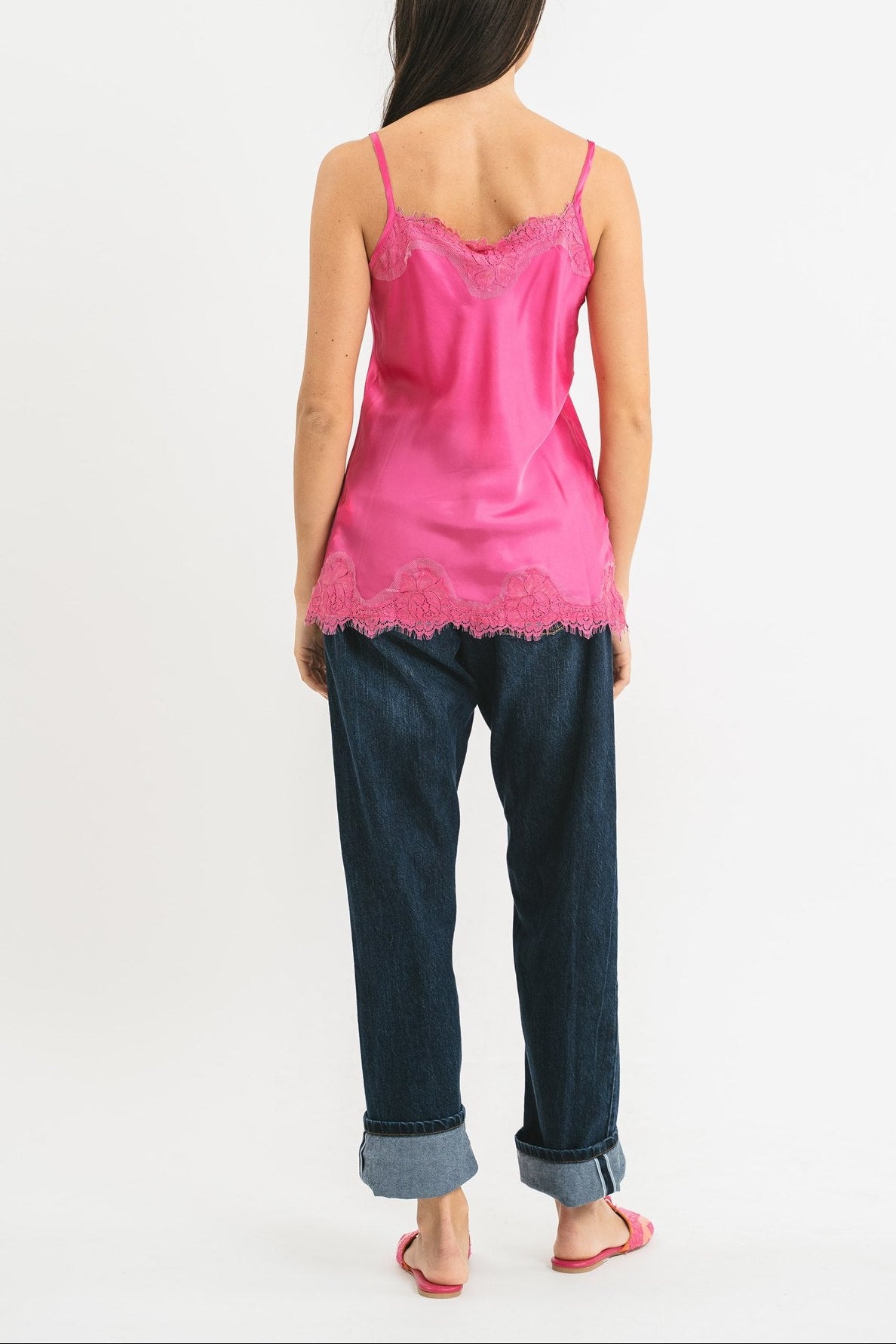 Top fucsia in viscosa satin elasticizzata con rifiniture in pregiato pizzo francese Posteriore