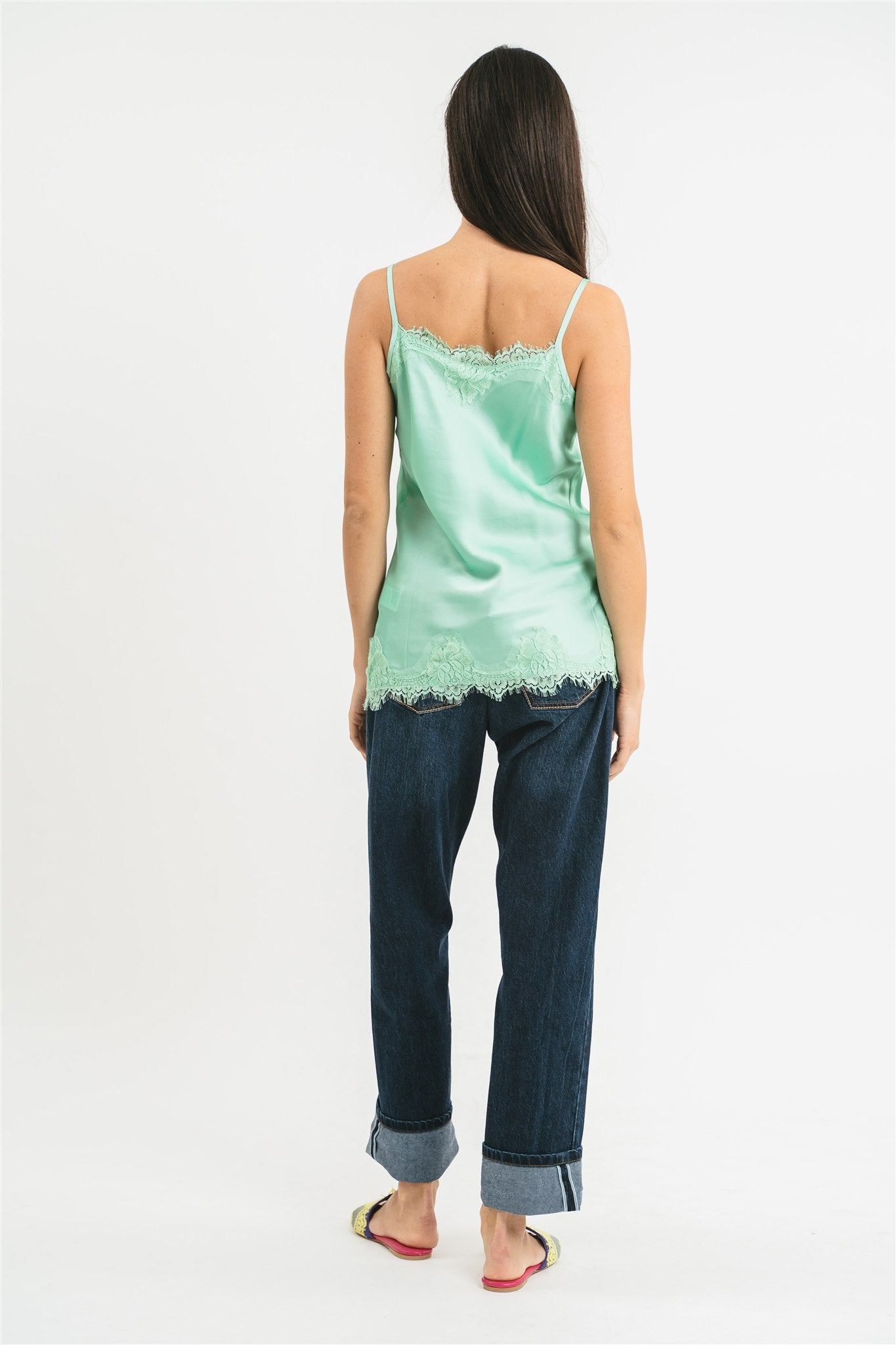 Top giada in viscosa satin elasticizzata con rifiniture in pregiato pizzo francese Posteriore