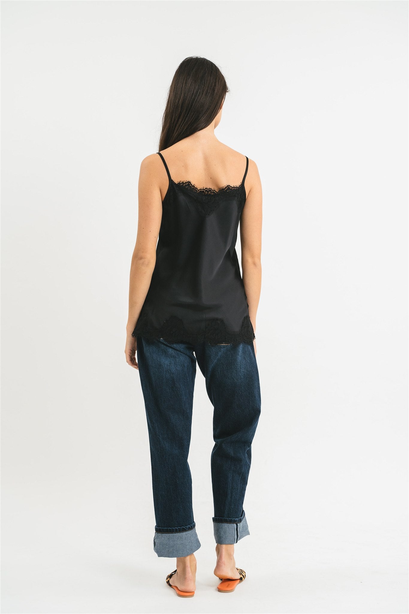 Top nero in viscosa satin elasticizzata con rifiniture in pregiato pizzo francese Posteriore