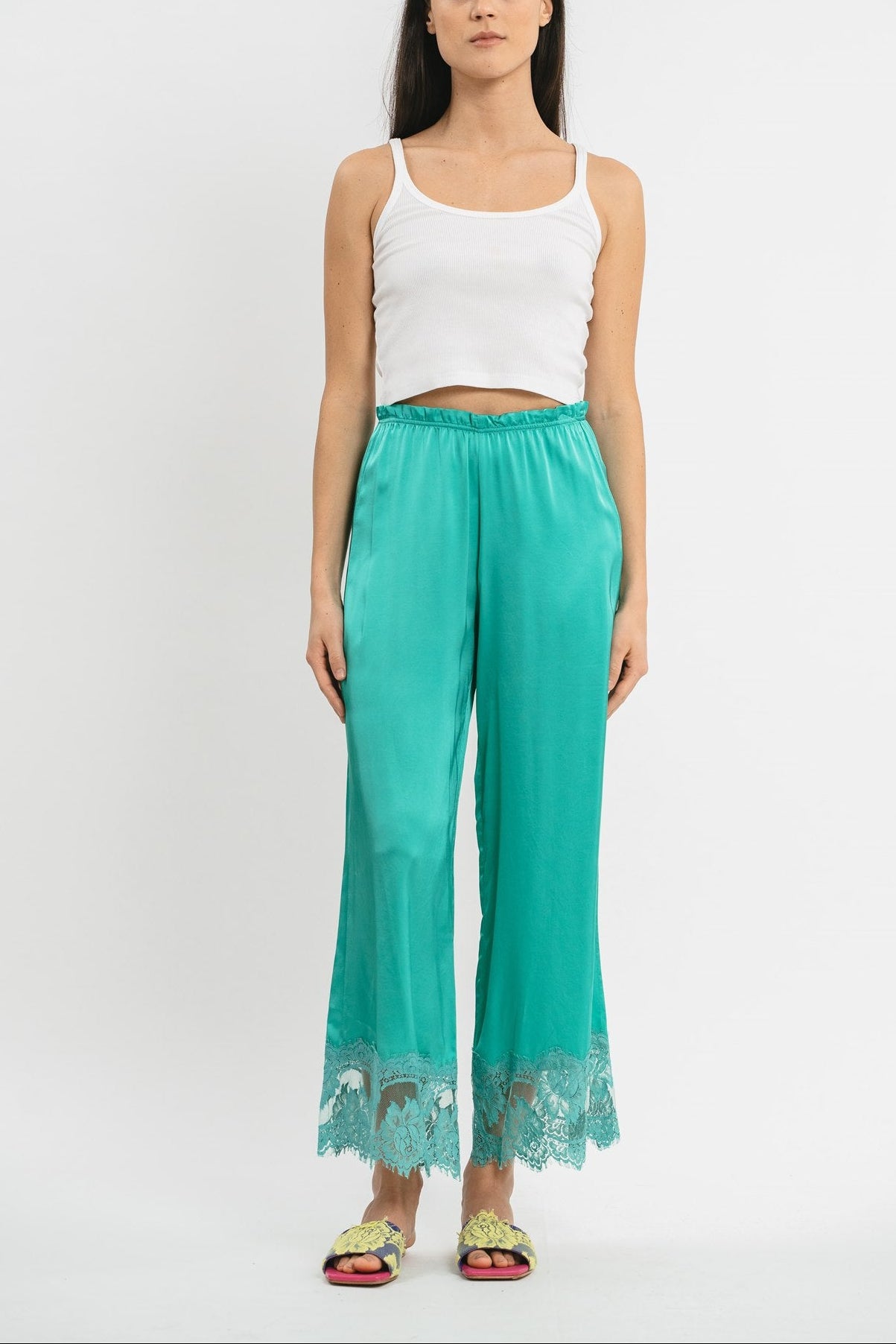 Pantalone maldive longuette in viscosa satin elasticizzata e pregiato pizzo francese Frontale