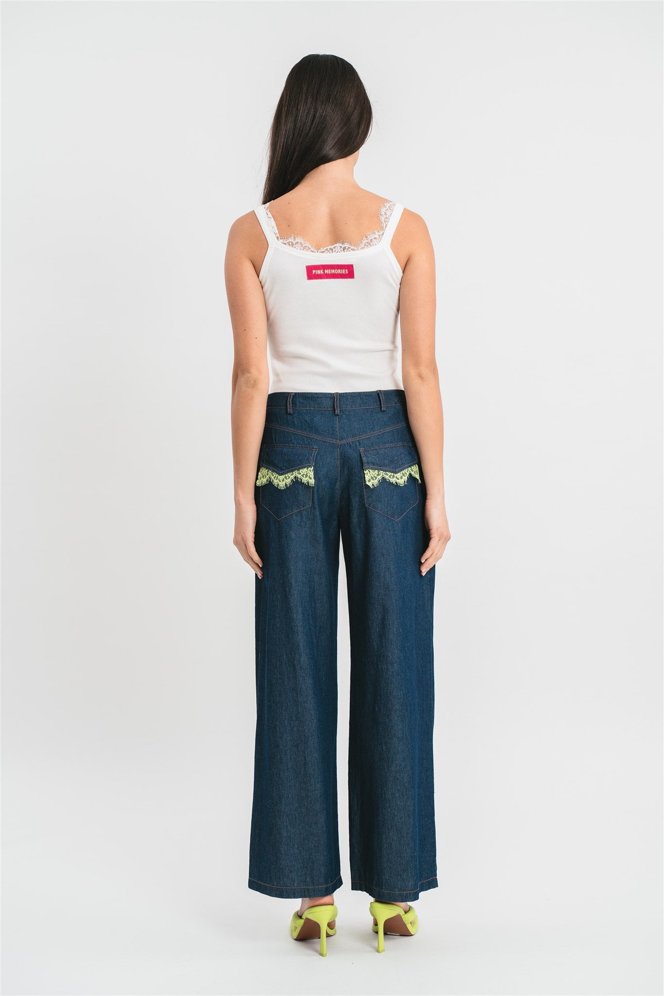Pantalone palazzo denim leggero con pizzo verde lime sulle tasche posteriori Posteriore