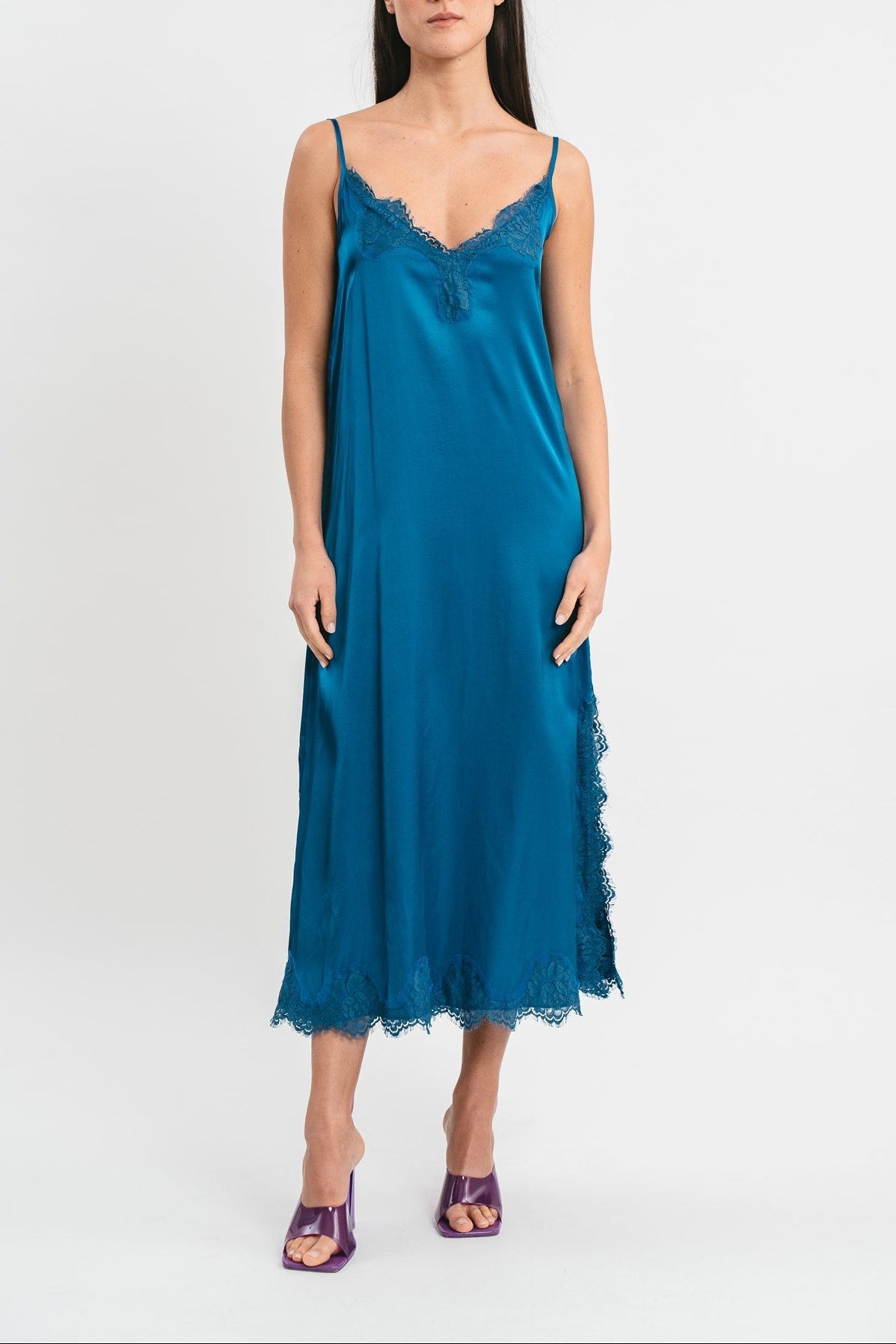 Slip dress longuette avio in viscosa satin elasticizzata con pregiato pizzo francese Frontale