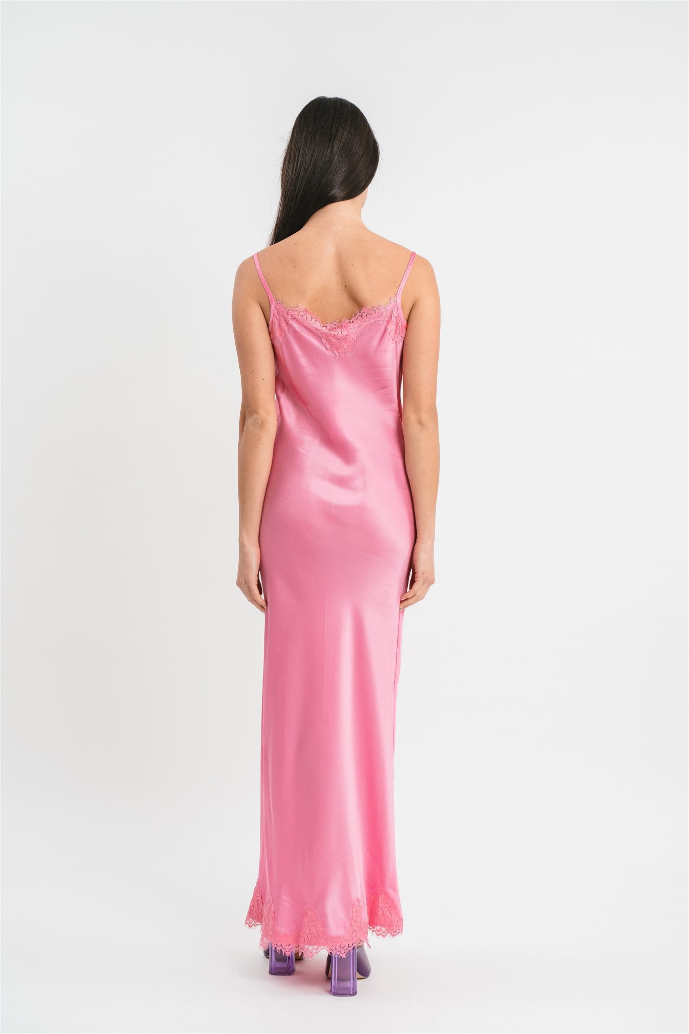 Slip Dress rosa in viscosa satin elasticizzata con rifiniture in pregiato pizzo francese Posteriore
