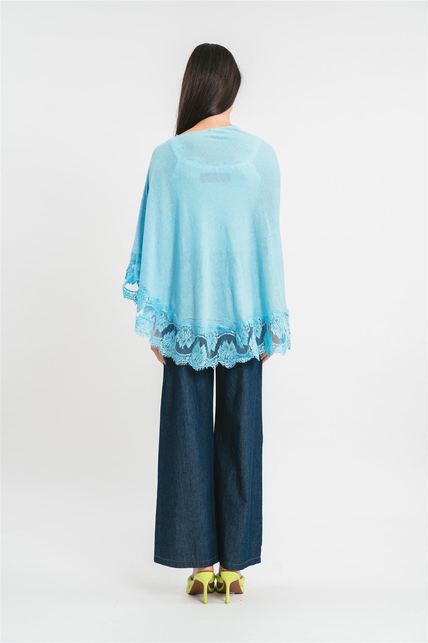 Poncho celeste con dettagli in pizzo Posteriore