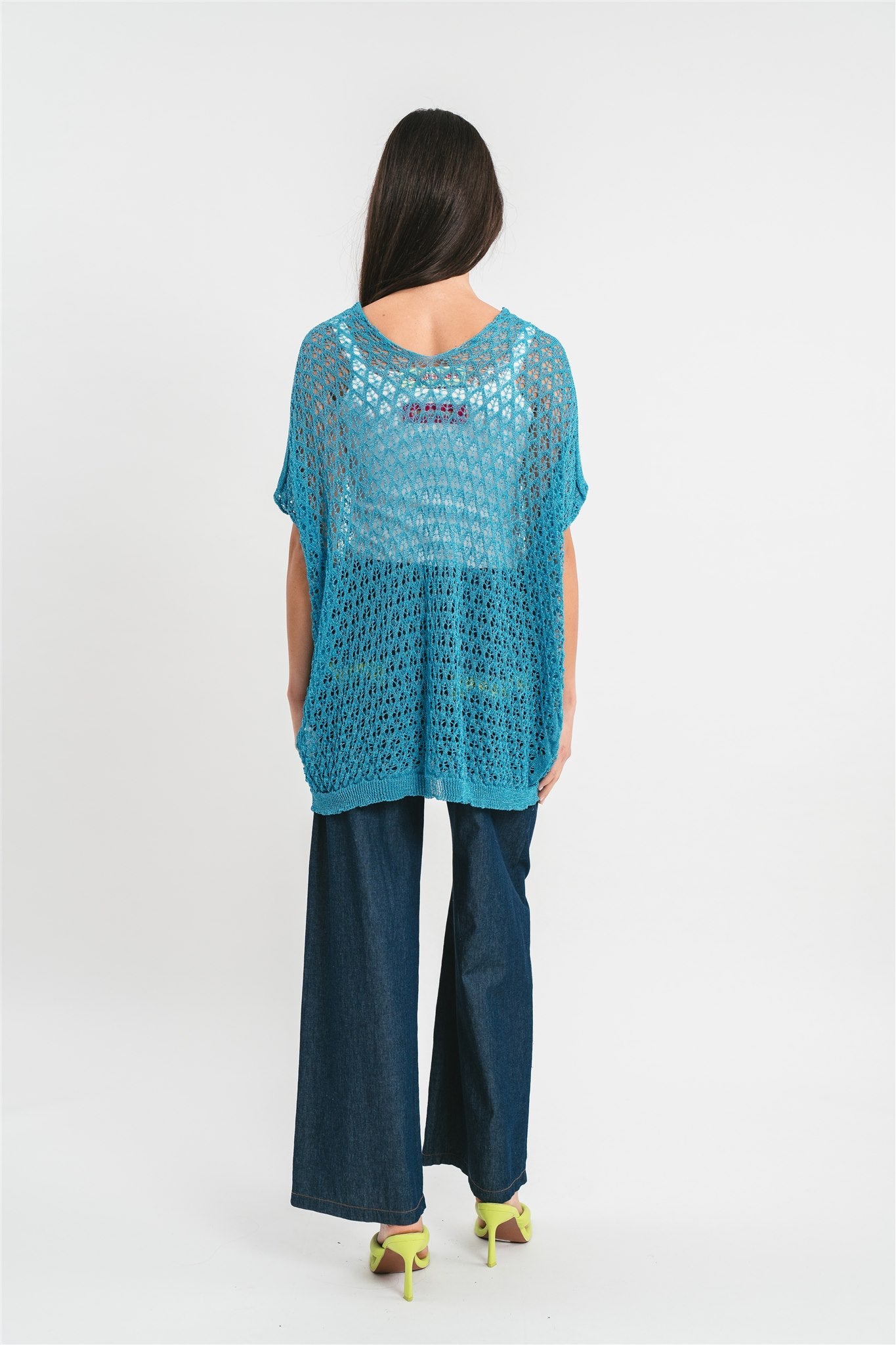 Maglia kimono turchese oversize traforata con filo lurex e svollo a V Posteriore