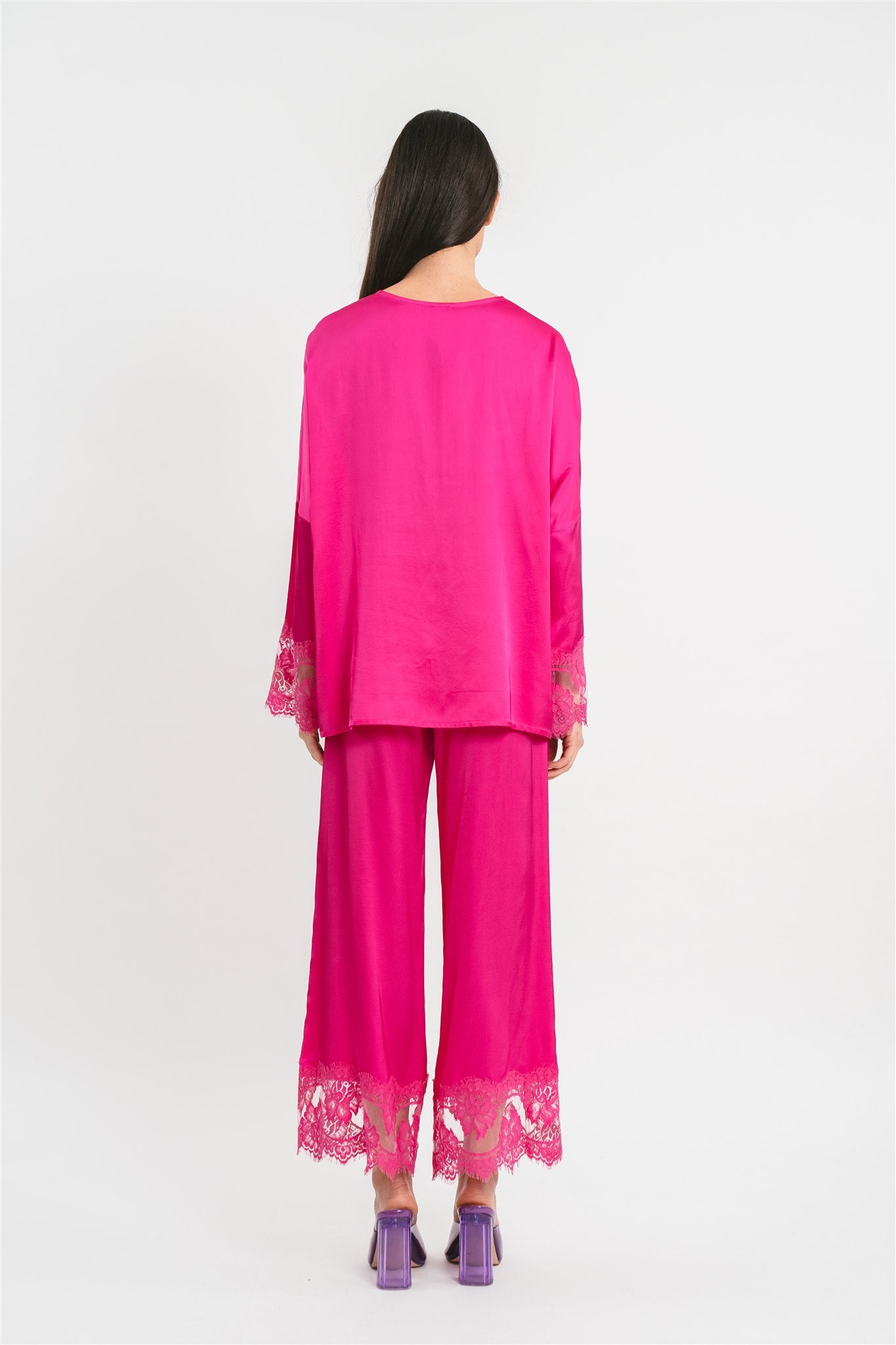 T-shirt fucsia in viscosa satin elasticizzata con rifiniture in pregiato pizzo francese Posteriore