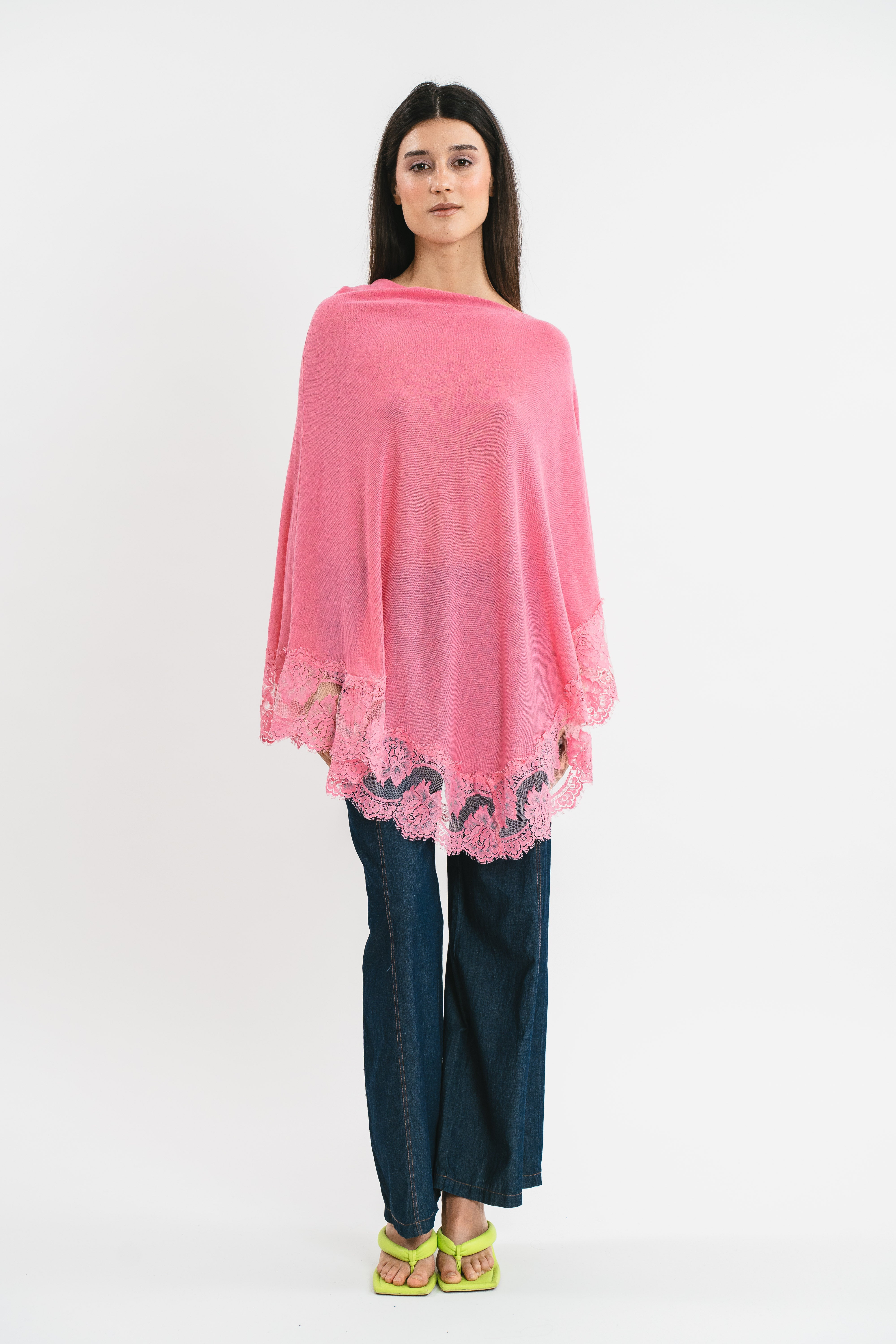 Poncho rosa con dettagli in pizzo Frontale
