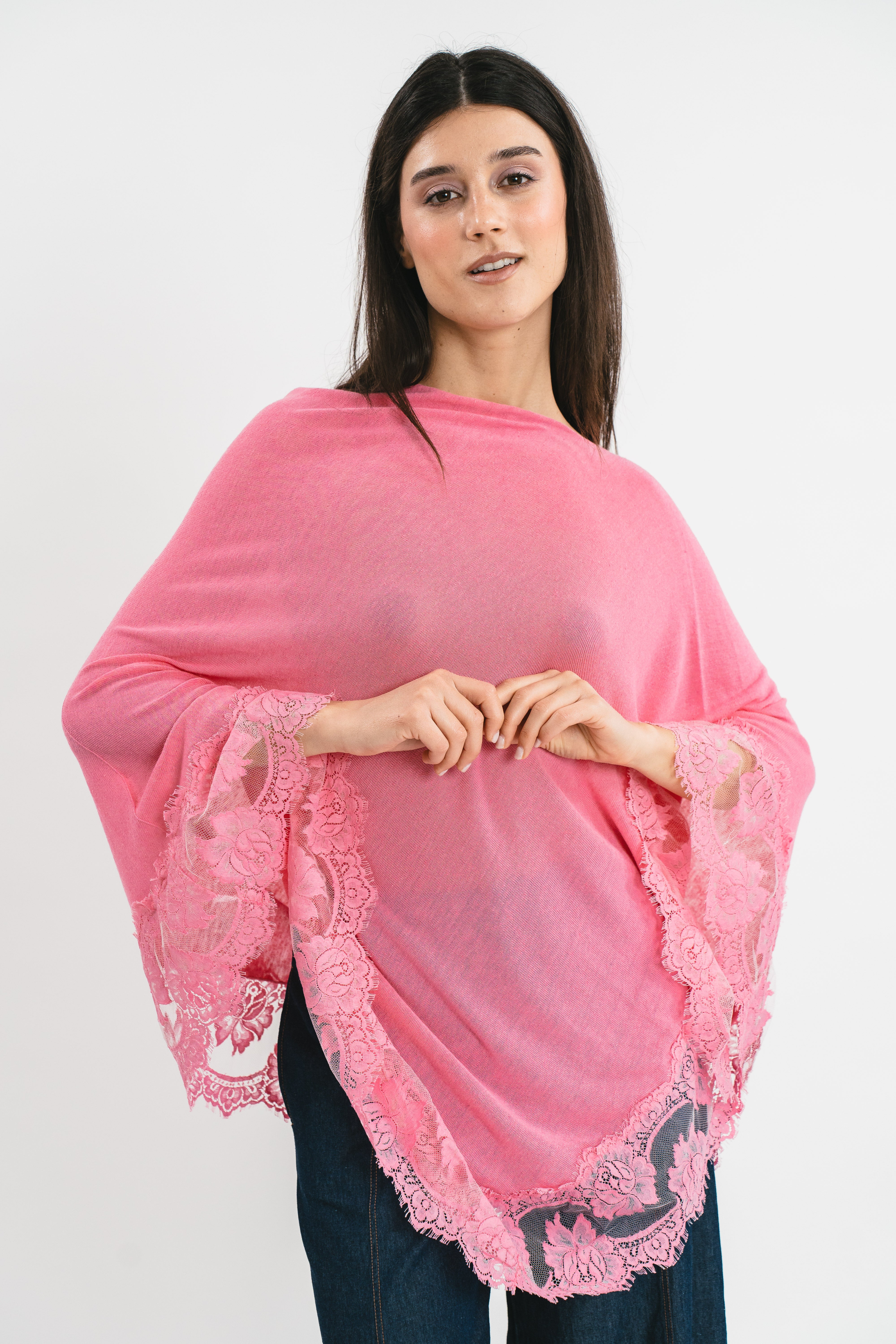 Poncho rosa con dettagli in pizzo Dettaglio
