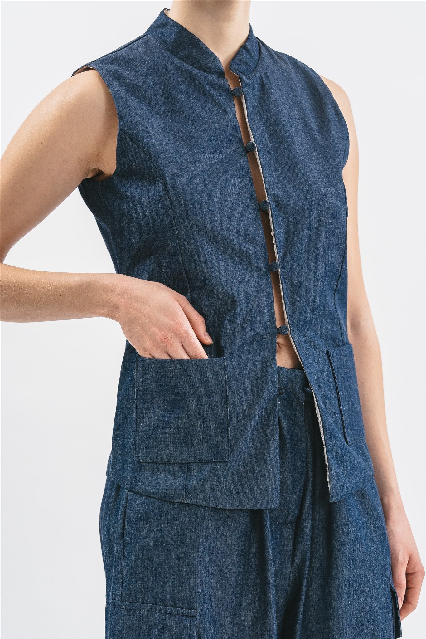 Gilet in denim reversibile dettaglio