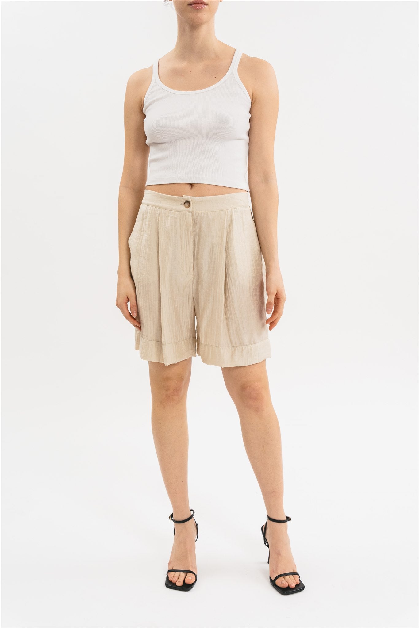 Pantaloni shorts in viscosa. Frontale