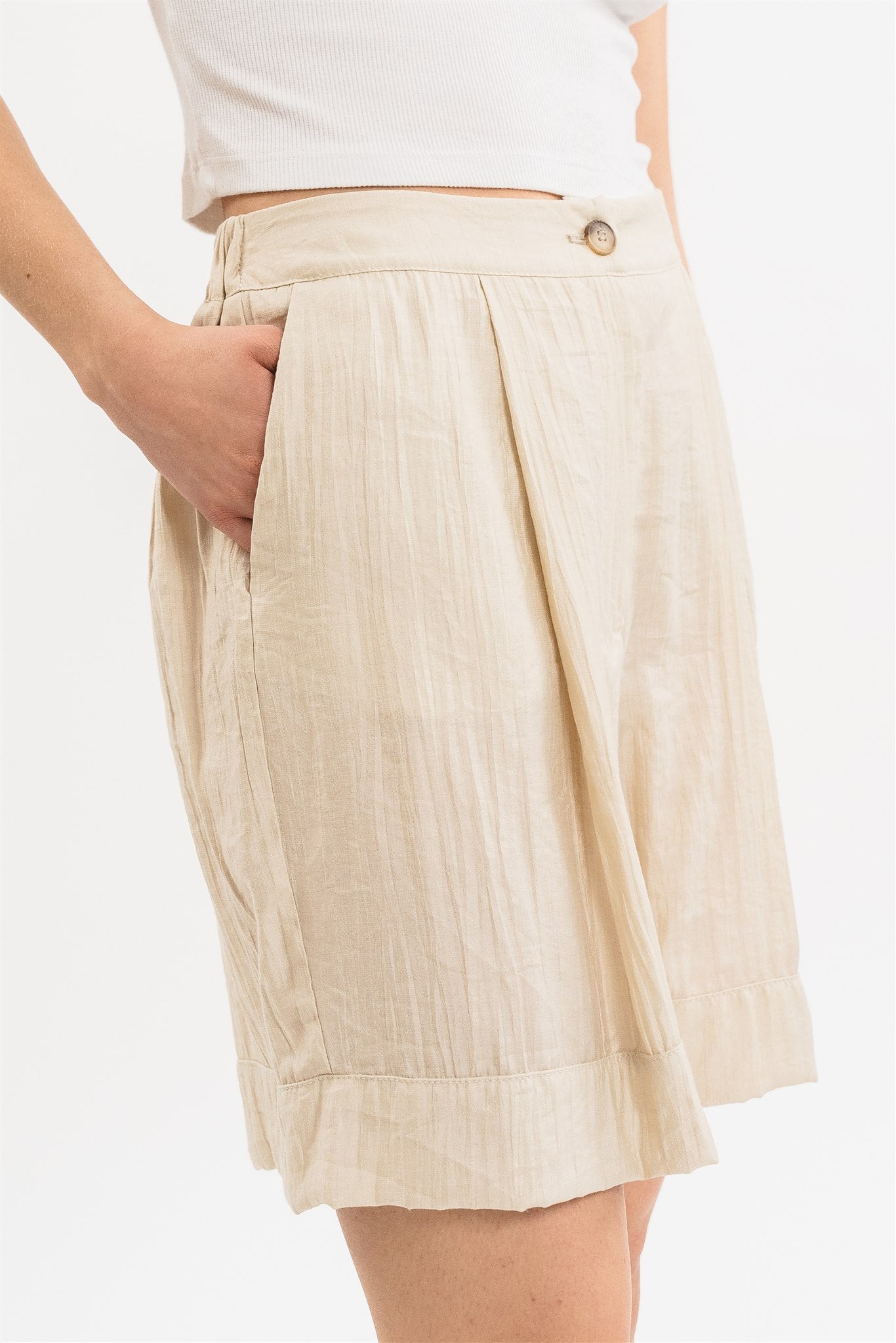 Pantaloni shorts in viscosa. Dettaglio