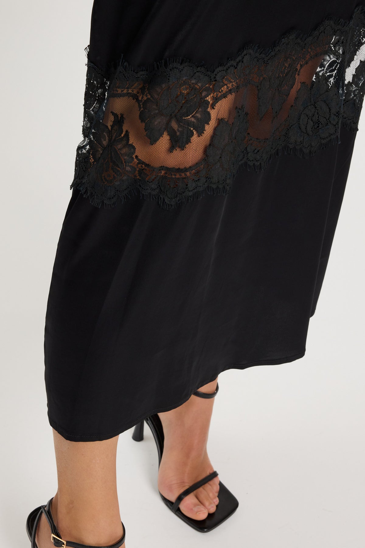 VISCOSE DRESS WITH LACE INSERT