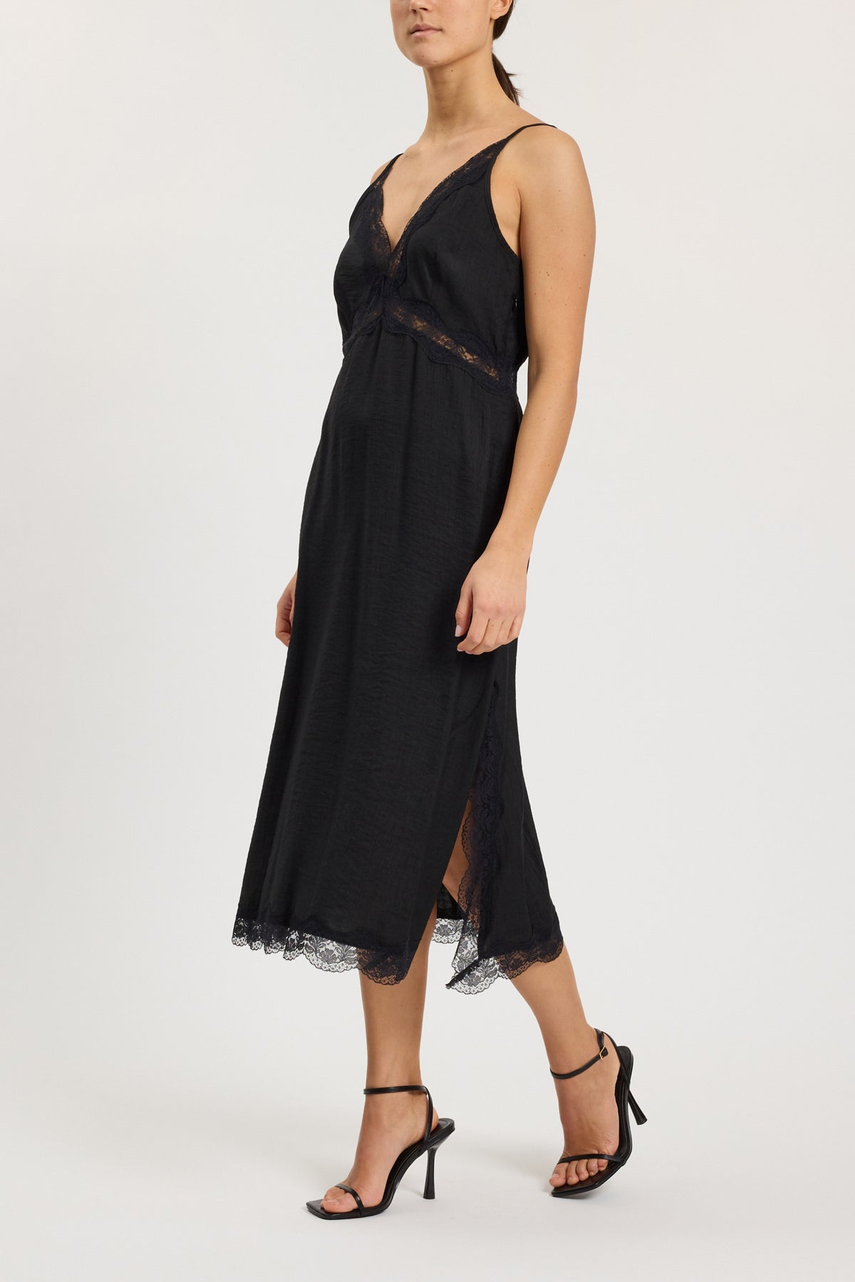 SLIP DRESS CON SPACCO E PIZZO IN CONTRASTO