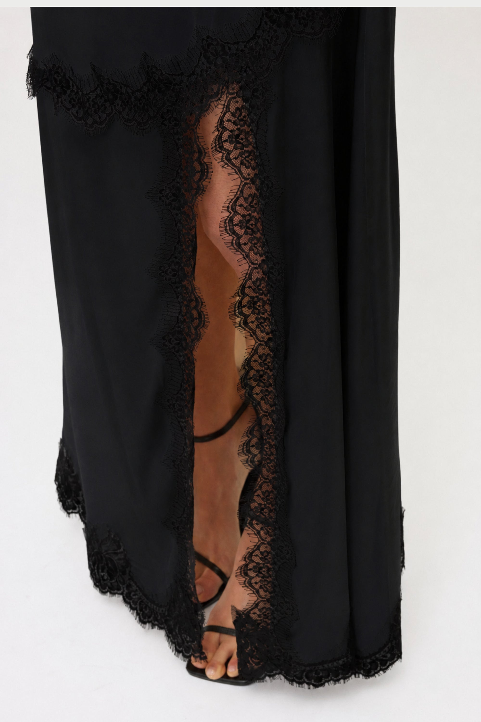 ABITO SOTTOVESTE CON SPACCO E PIZZO