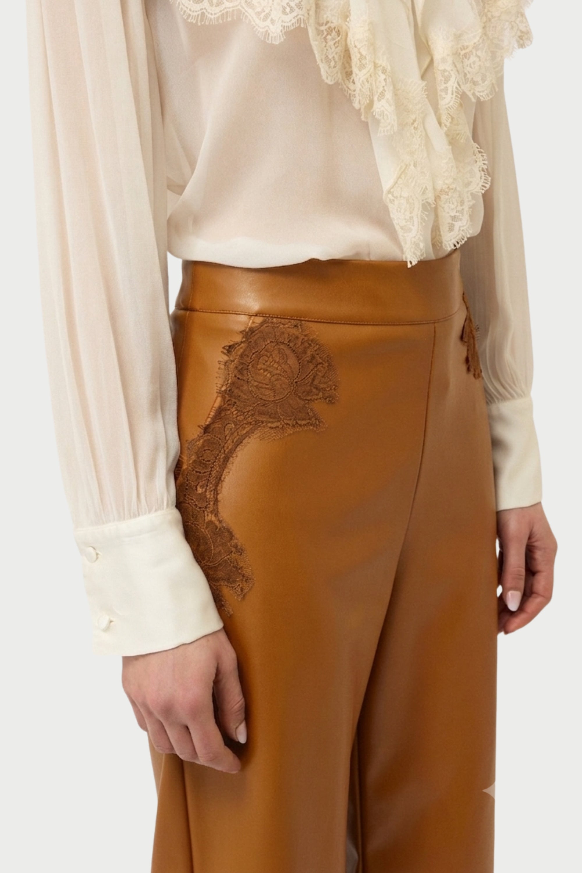 PANTALONE IN ECOPELLE CON PIZZO