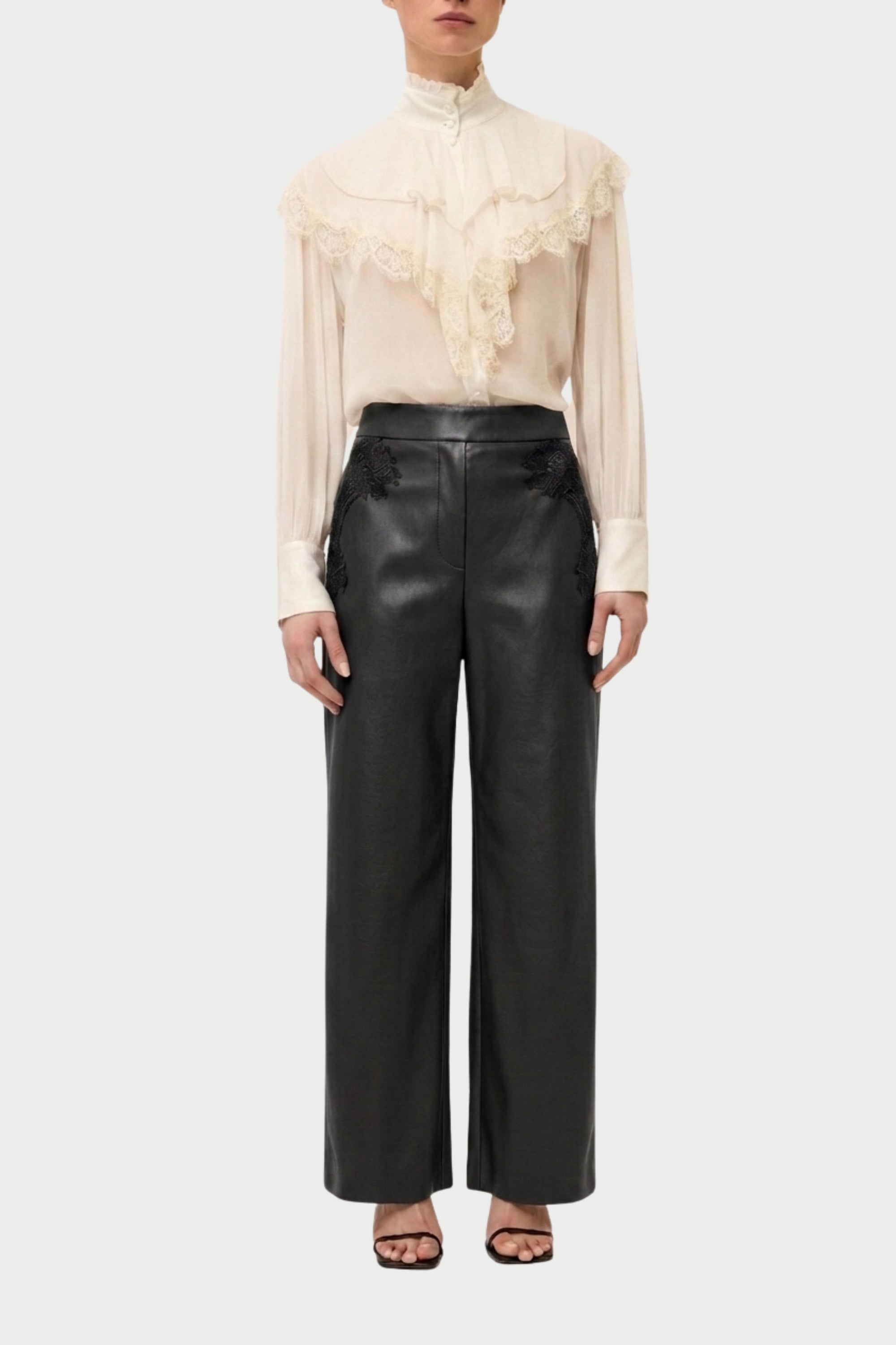 PANTALONE IN ECOPELLE CON PIZZO