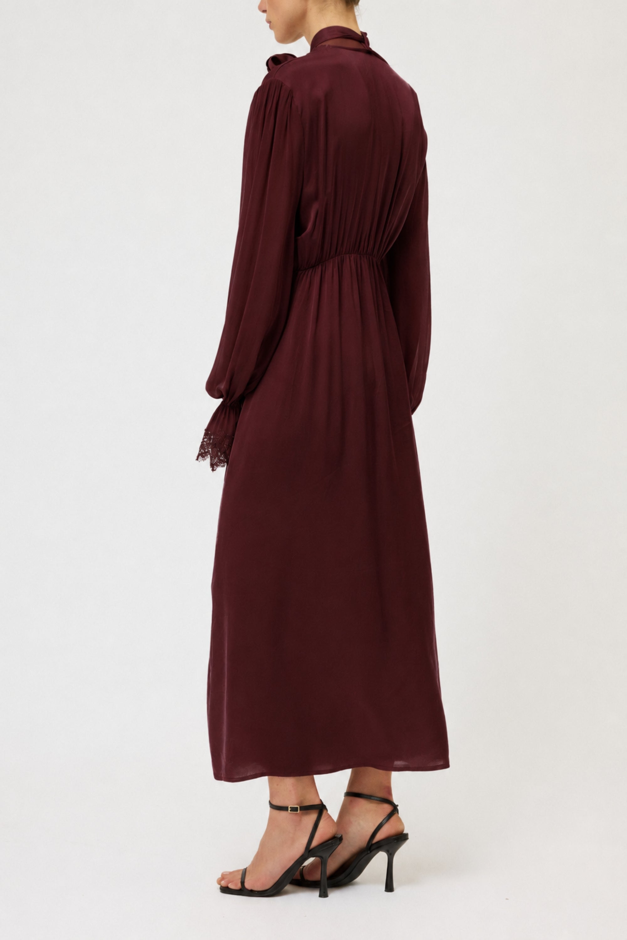 ABITO MANICA LUNGA CON PIZZO