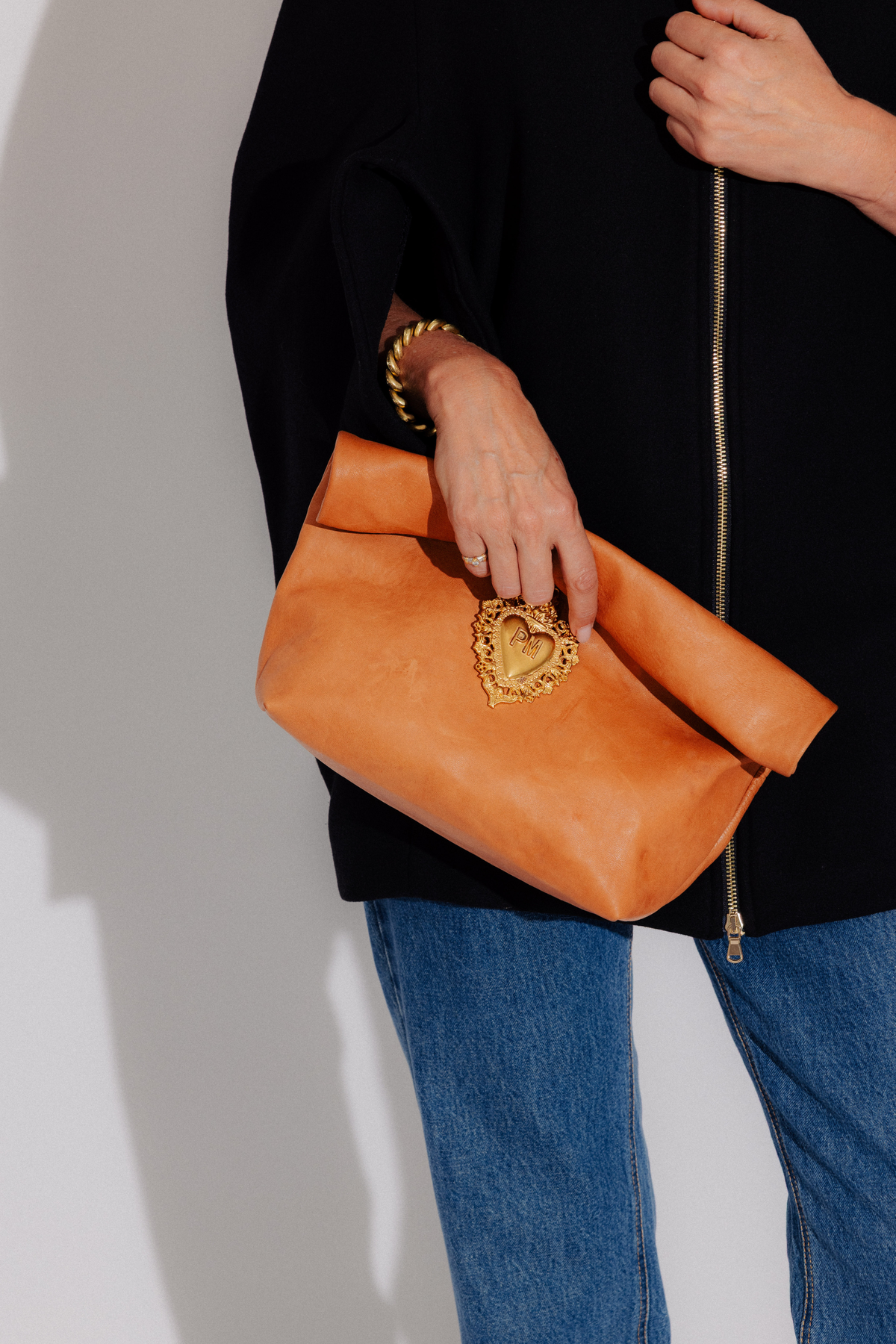 PAPER BAG IN PELLE CON SPILLA