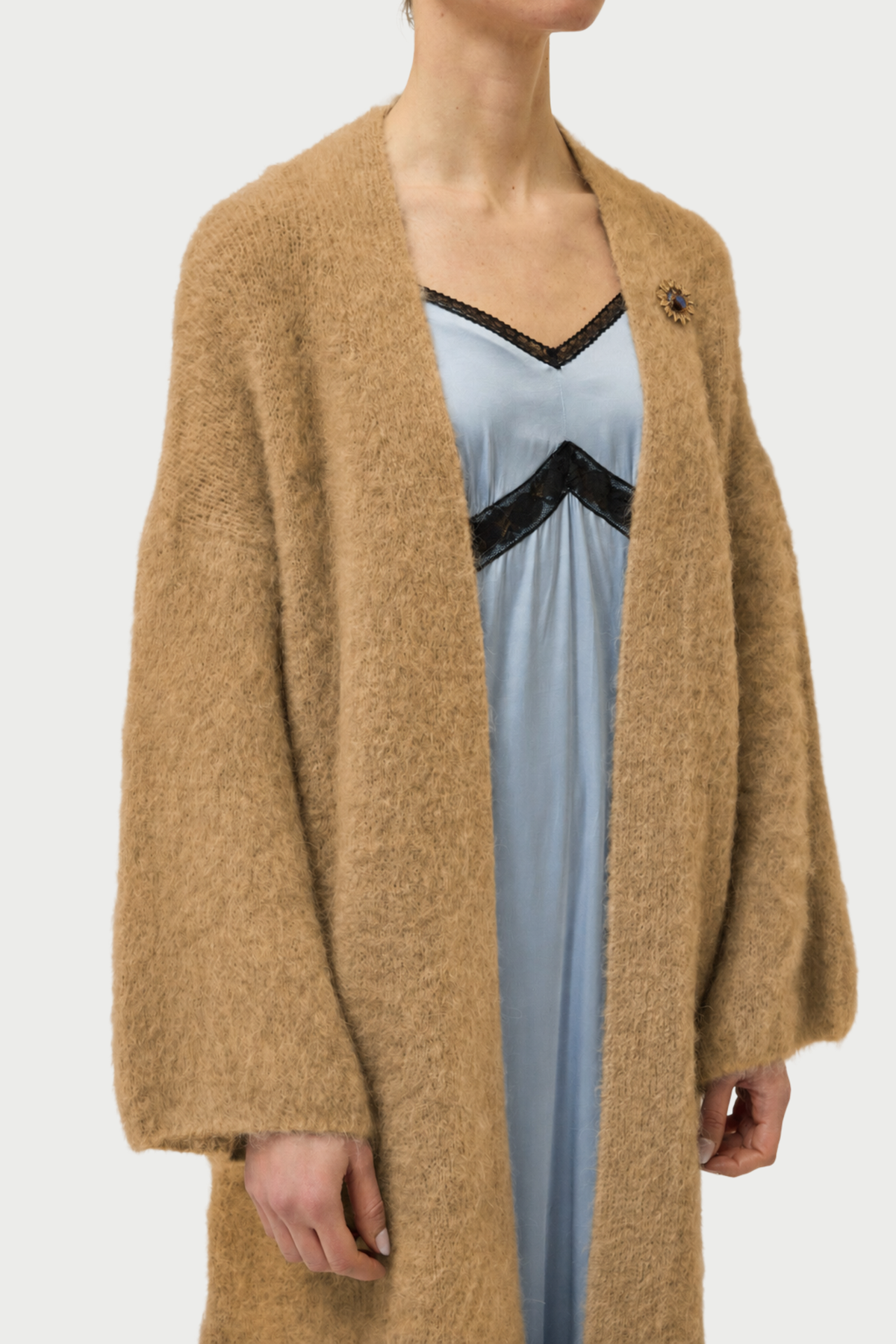 CARDIGAN GARZATO LUNGO CON SPILLA GIOIELLO