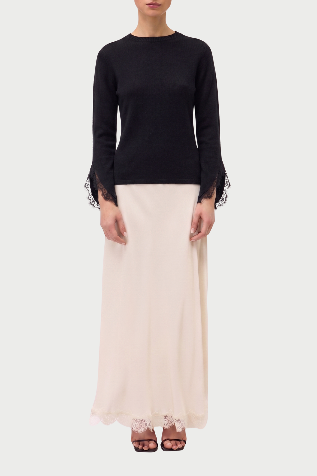 MAGLIA SLIM GIROCOLLO CON SPACCHI E PIZZO IN TONO